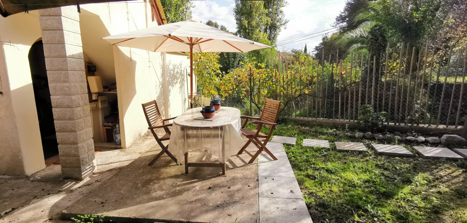 ROQUEBRUNE CAP-MARTIN: Charmante maisonnette avec jardin au calme absolu