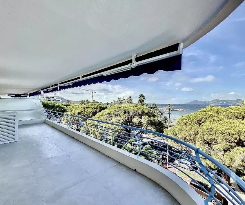 Apartment on the boulevard de la Croisette - Sea view - Cannes