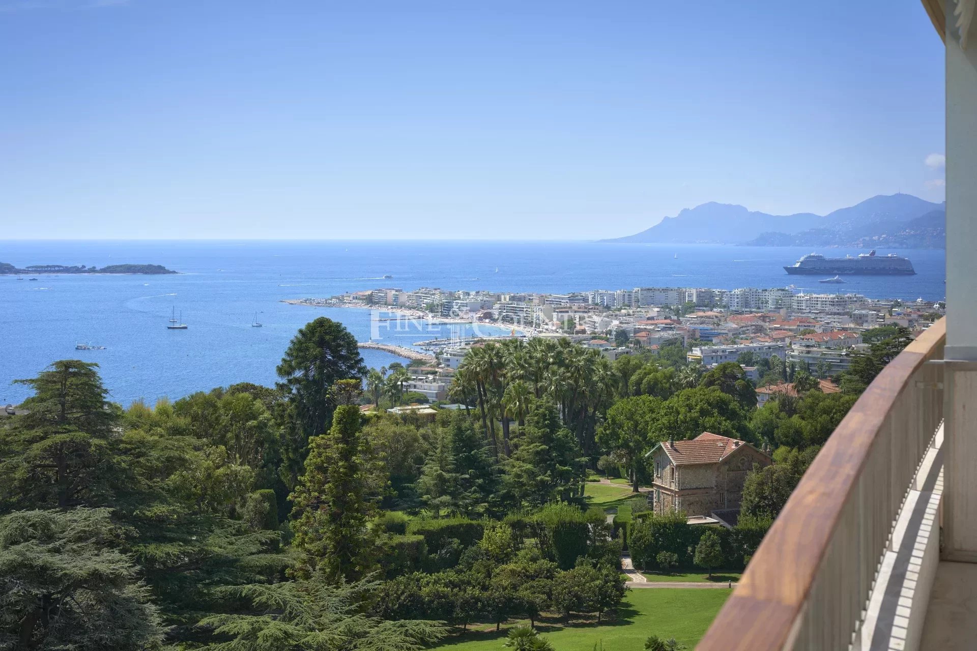 Sea View Apartment for sale in Cannes