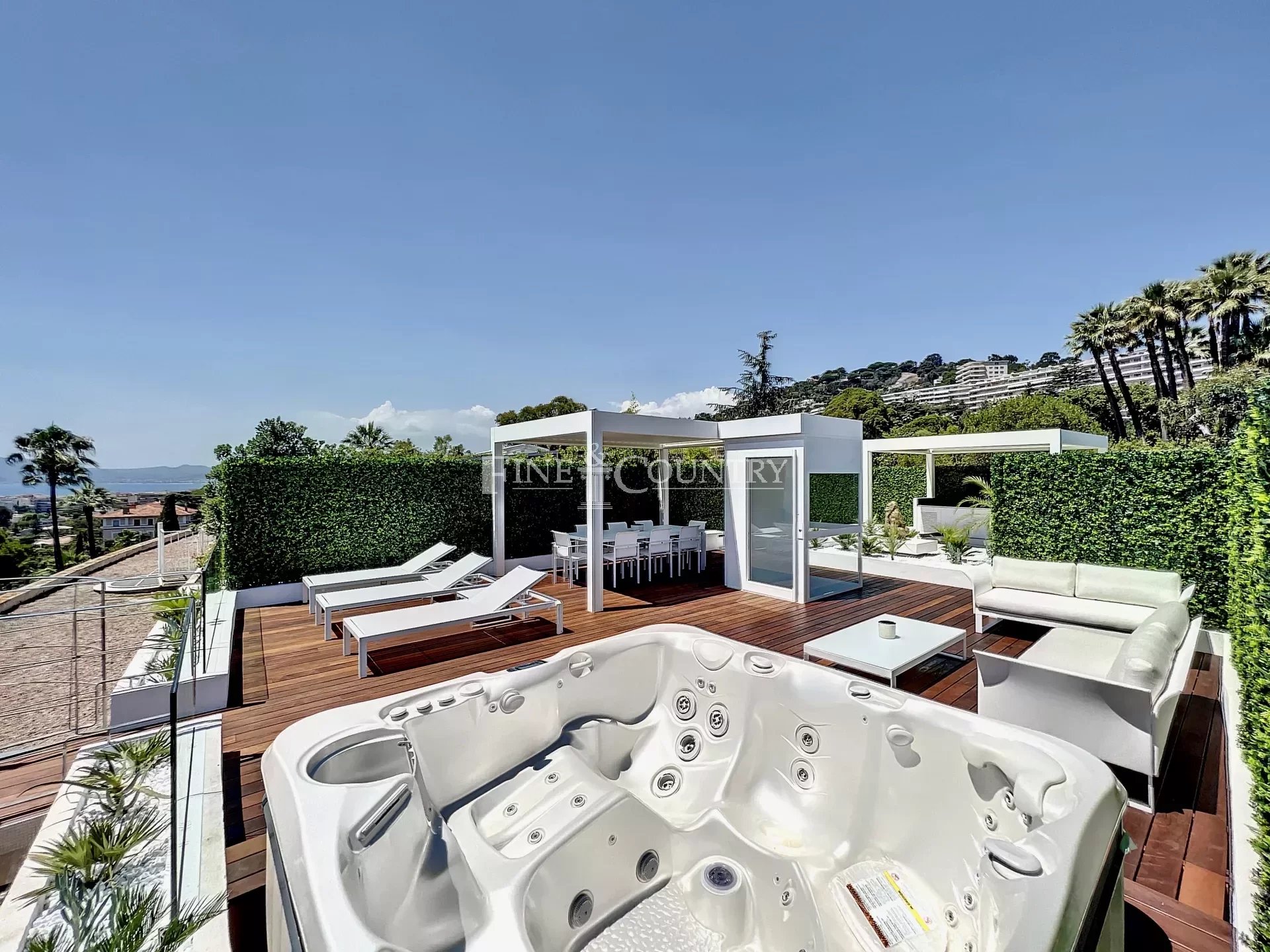Luxury Apartment for sale with sea views in Cannes