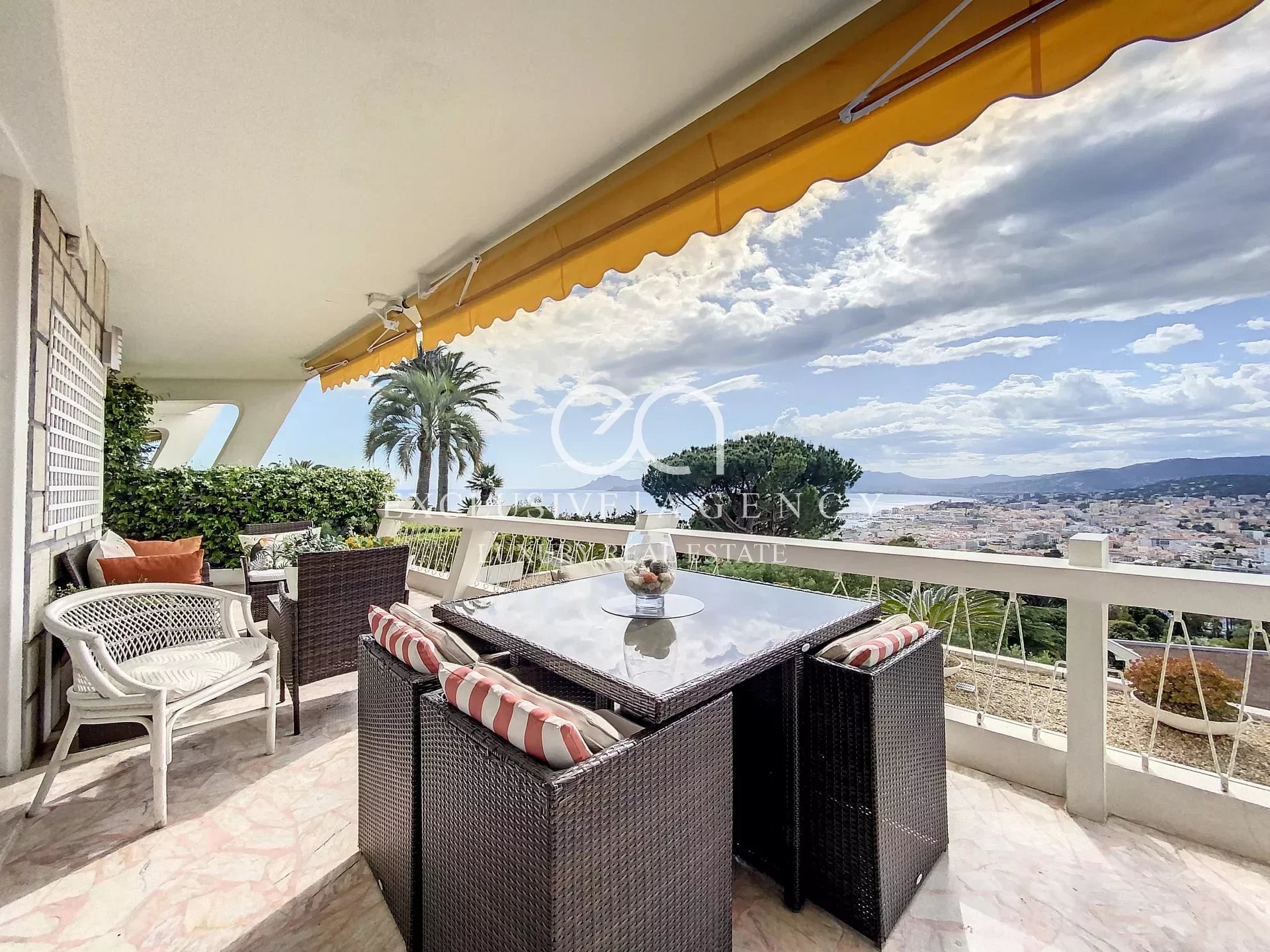 Cannes Californie  2/3 pièces de 75 m² avec terrasse et vue mer
