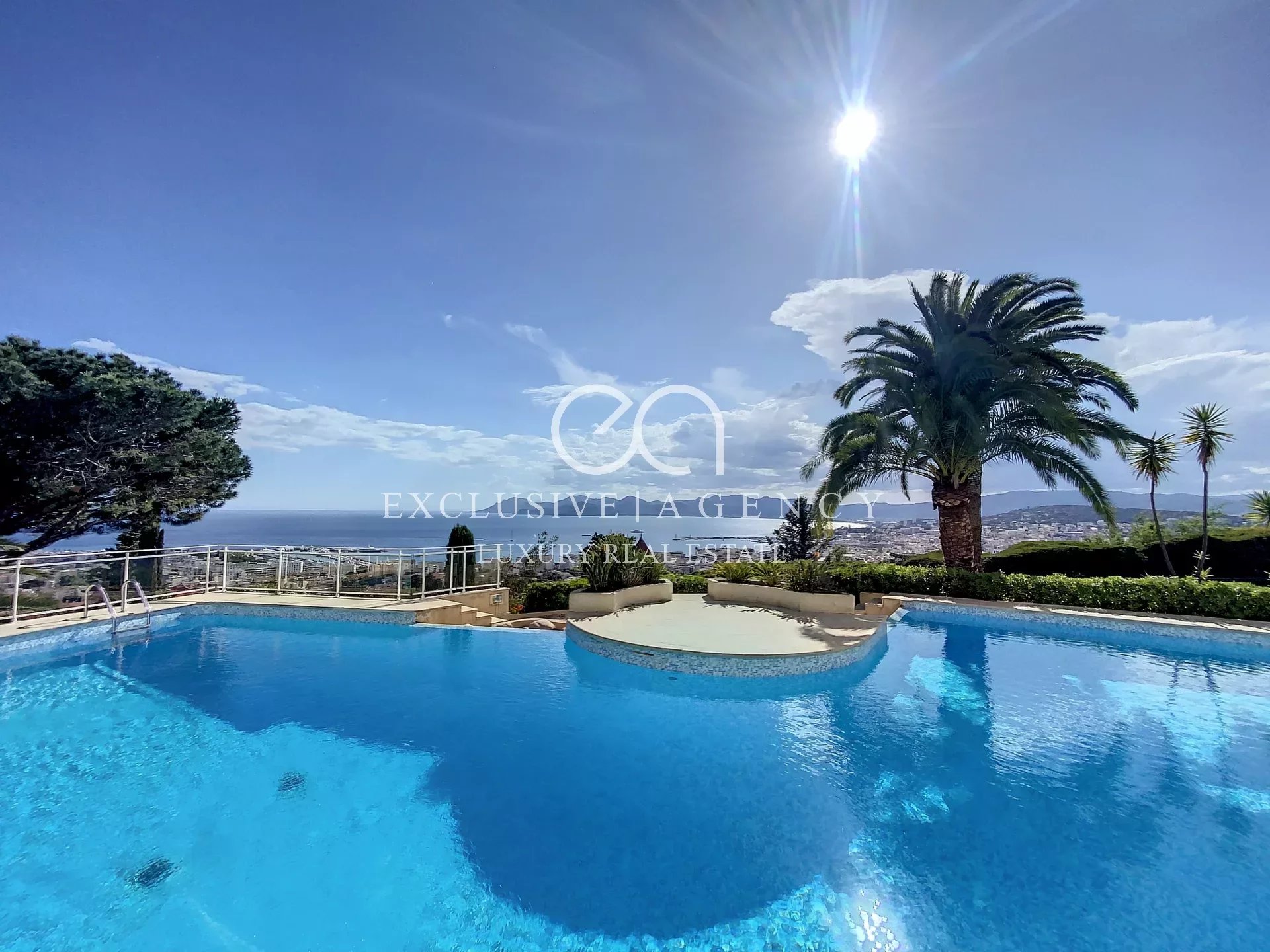 CANNES CALIFORNIE 1 BEDROOM APARTMENT - 75 SQM WITH TERRACE AND SEA VIEW