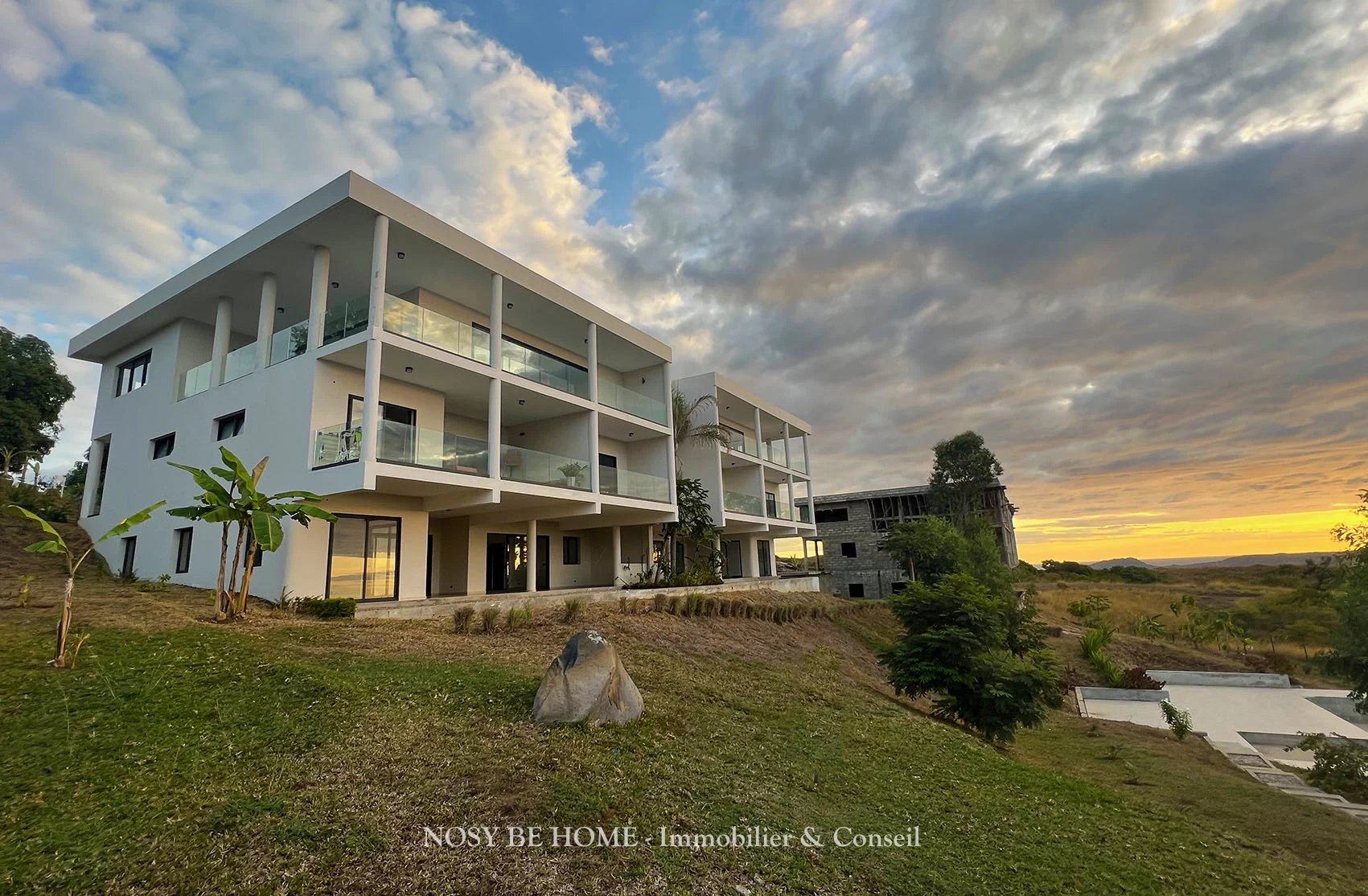 Spectacular 3-Bedroom Apartment with Panoramic Ocean Views - 125 m²