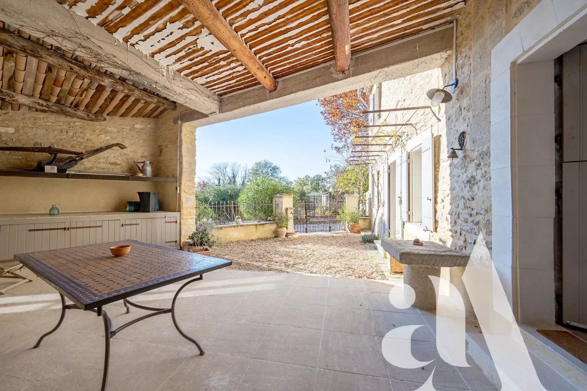FOR SALE IN GORDES STONE HOUSE
