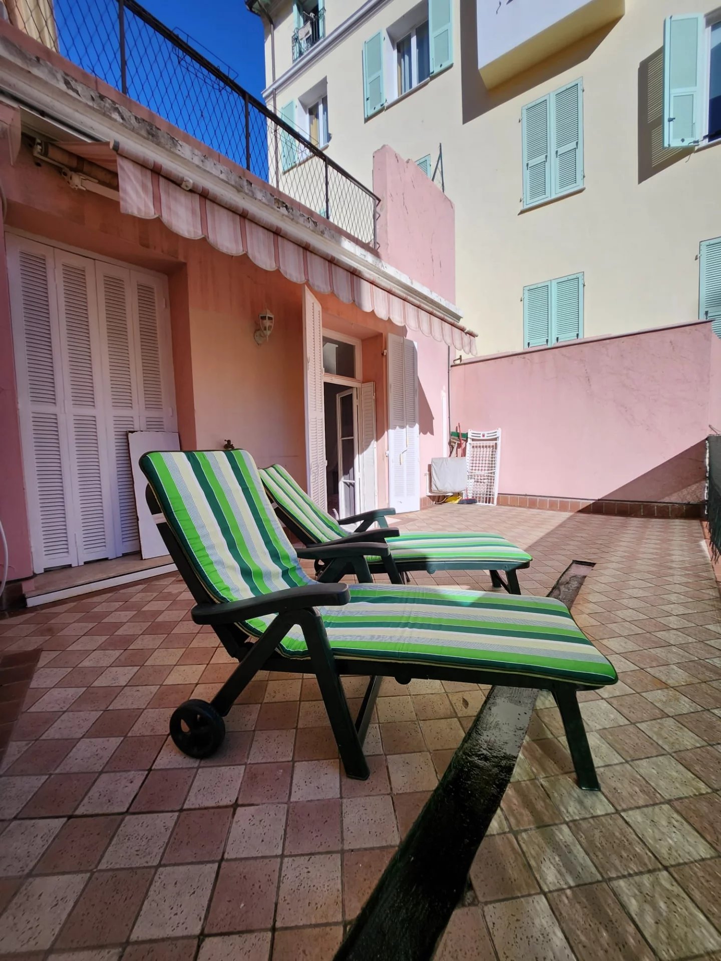 Beautiful 2 rooms with terrace in the center of Menton