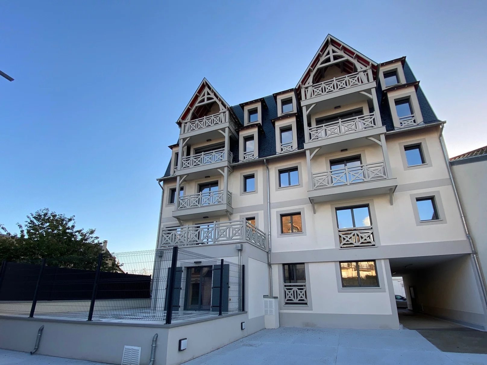 DEAUVILLE STUDIO TERRASSE DERNIER ETAGE