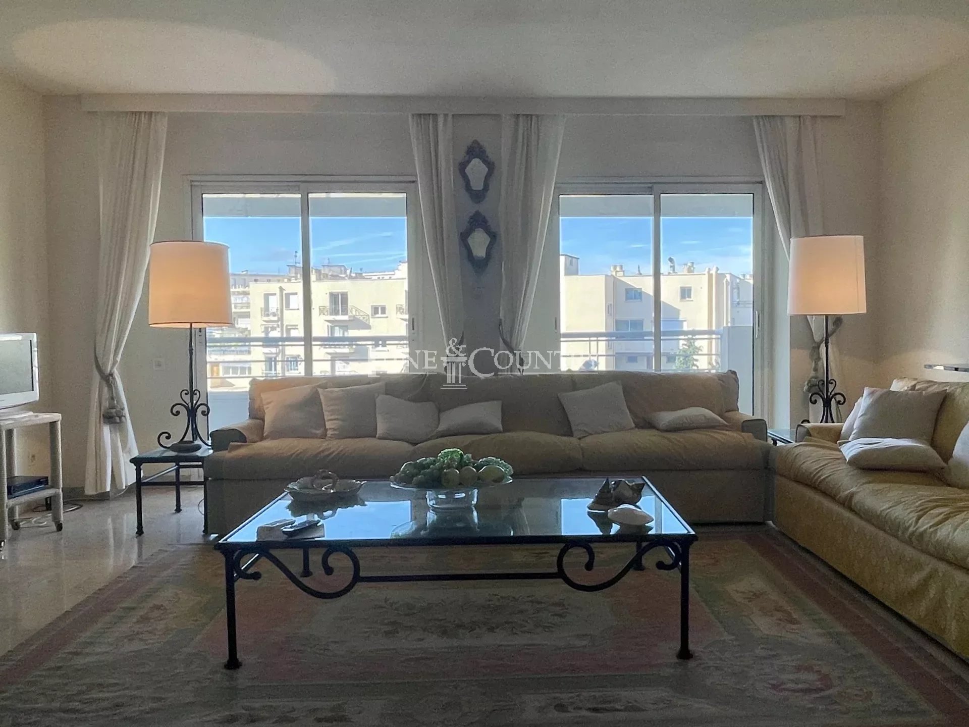 Apartement For Sale in Cannes with Pool