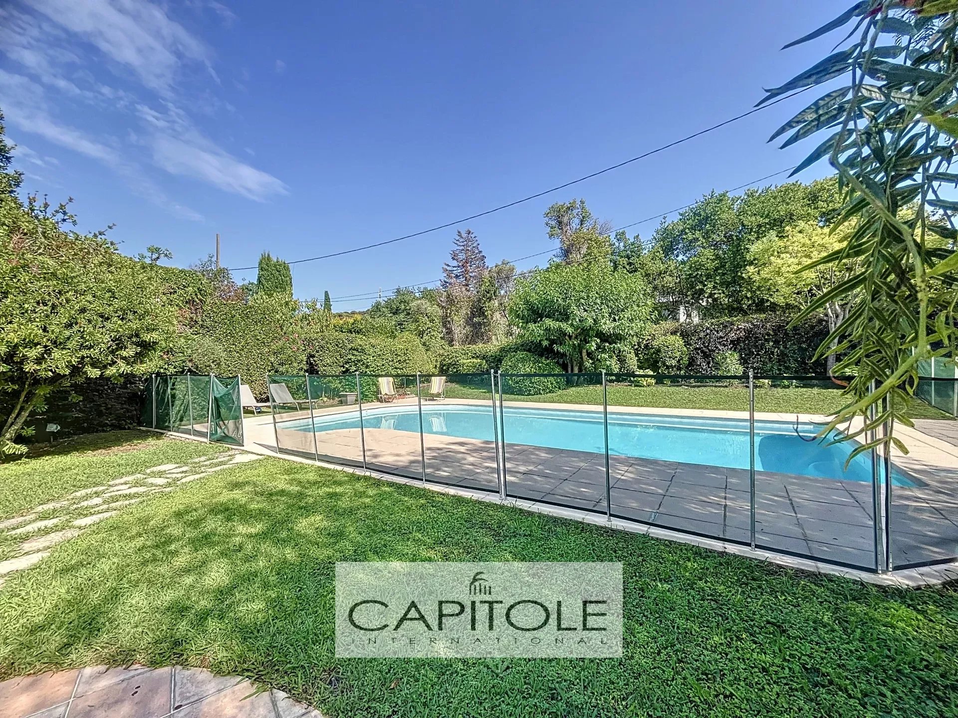 FOR SALE – 5 BEDROOMS VILLA ON ONE LEVEL WITH SWIMMING POOL - CAP D'ANTIBES