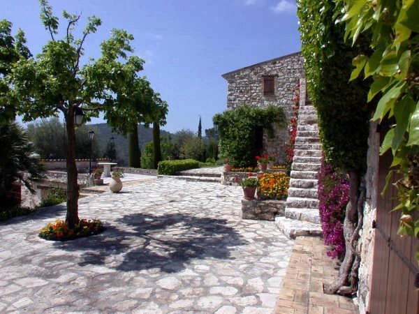 La Colle sur Loup, exceptional charm, old stone farmhouse built in piuerres and fully restored
