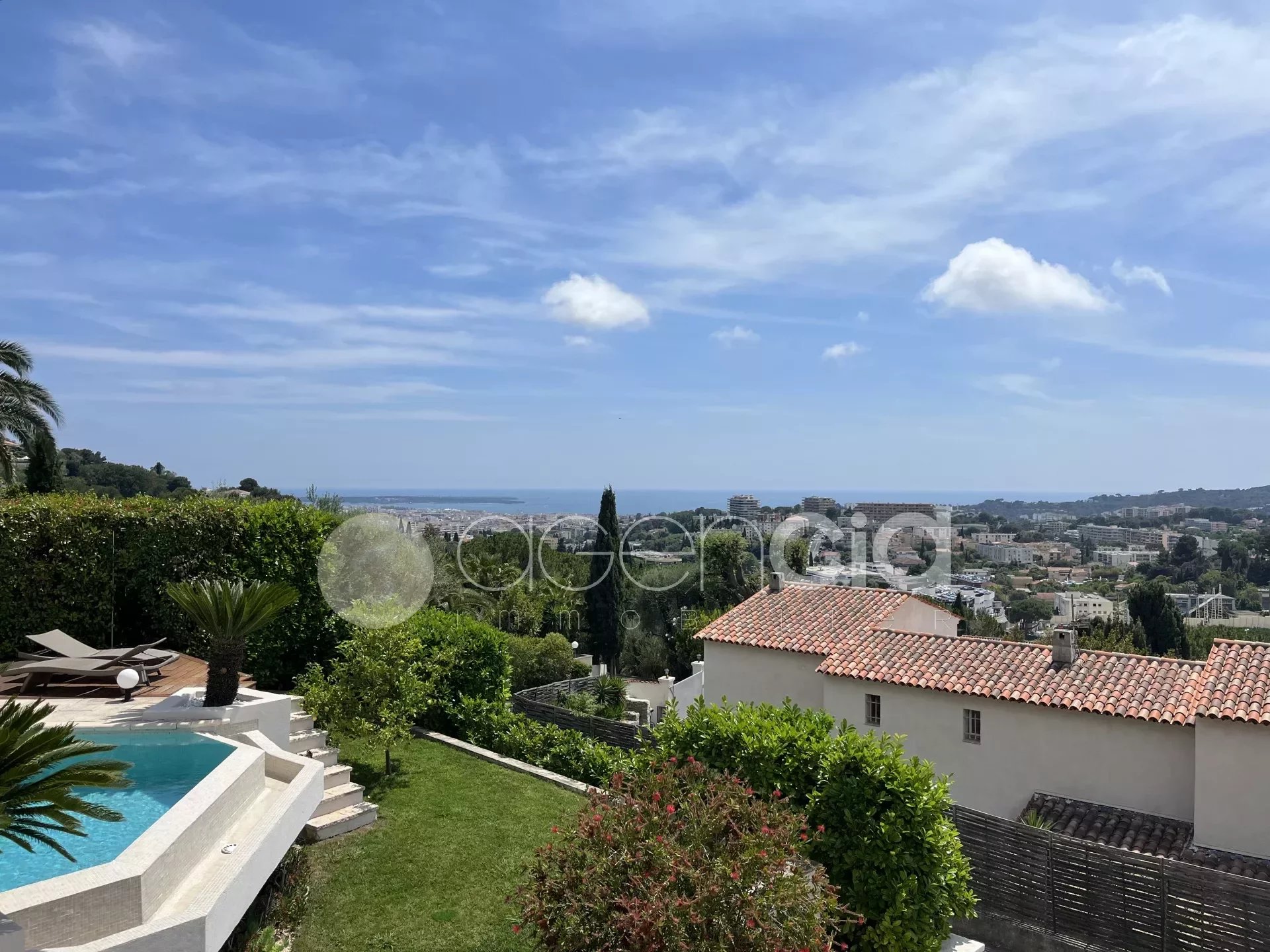 Mougins, superb house with sea view.