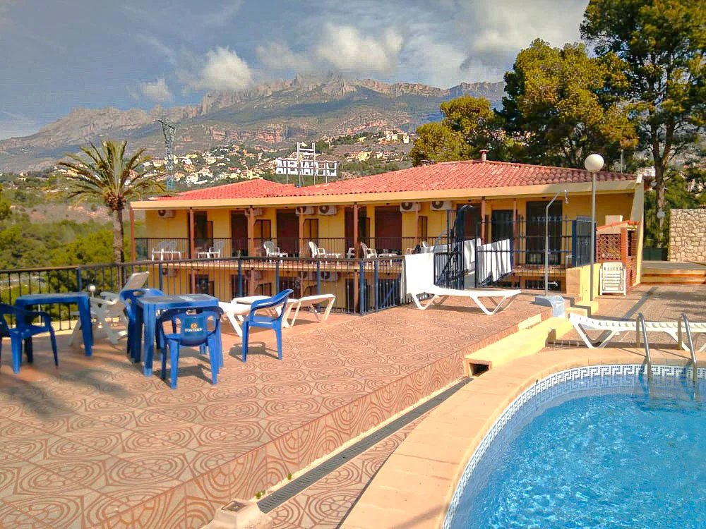 Hotel con impresionantes vistas a la montaña y al mar en venta en Altea