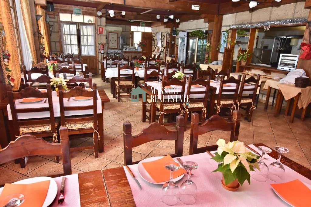 Auf zwei Etagen verteiltes Anwesen, derzeit konditioniert als Restaurant für einheimische kanarische Küche in Vera de Erques (Guía de Isora).