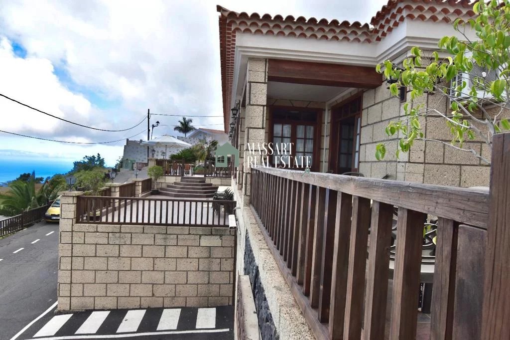 Auf zwei Etagen verteiltes Anwesen, derzeit konditioniert als Restaurant für einheimische kanarische Küche in Vera de Erques (Guía de Isora).
