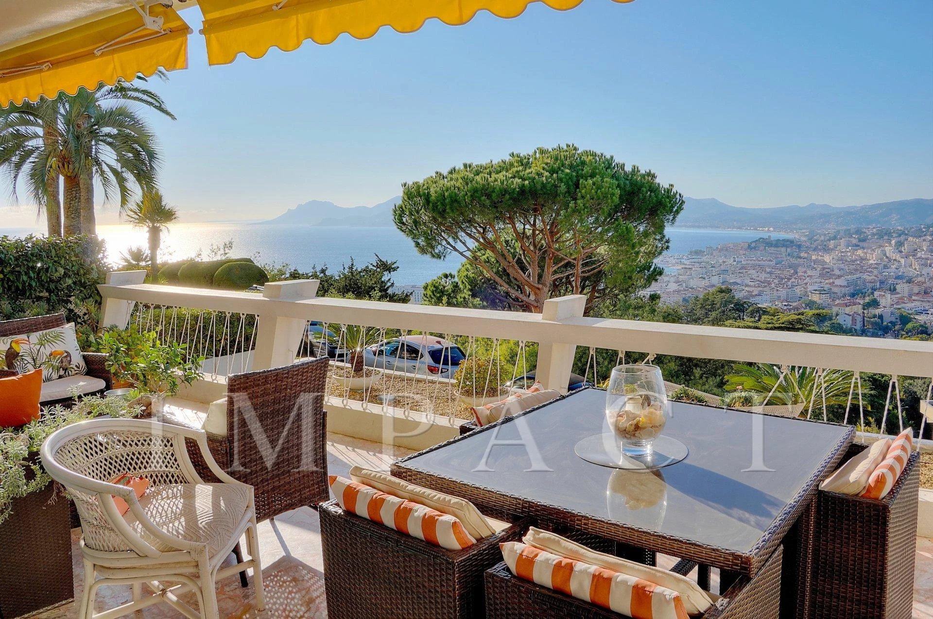 Appartement avec terrasse vue mer à vendre Cannes  