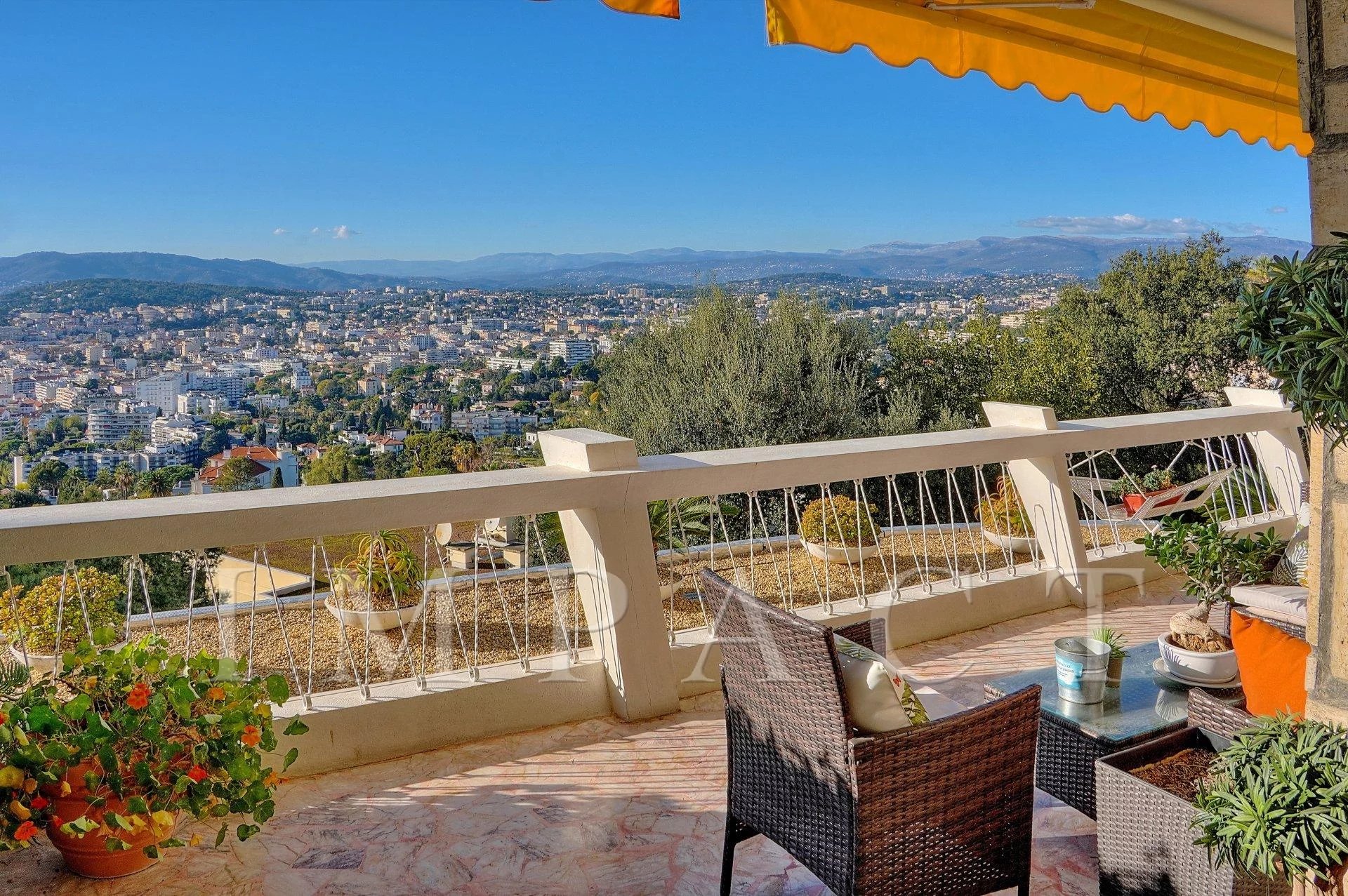 Cannes Californie apartment with sea view for sale