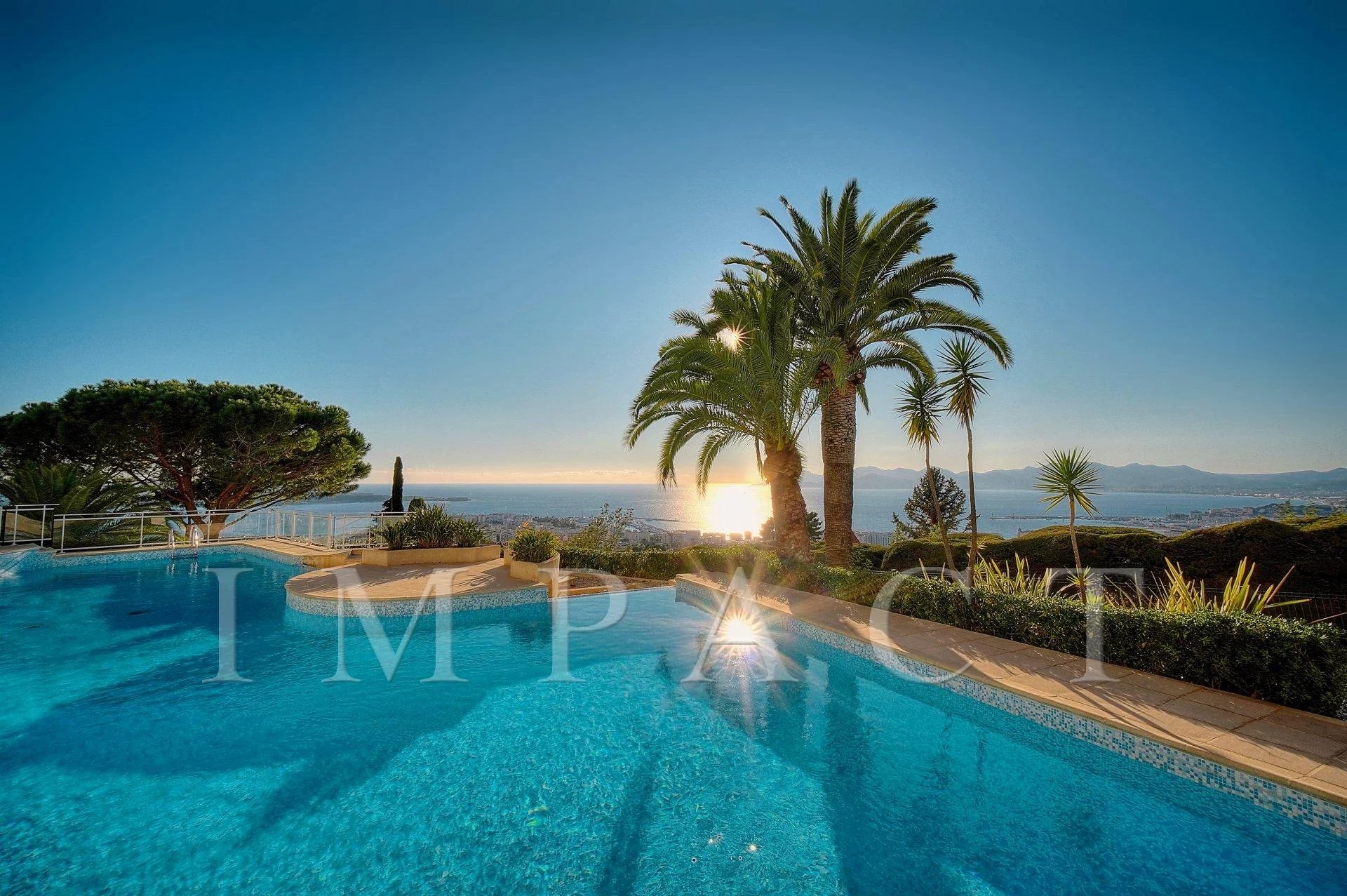 Cannes Californie appartement à vendre vue mer avec piscine 