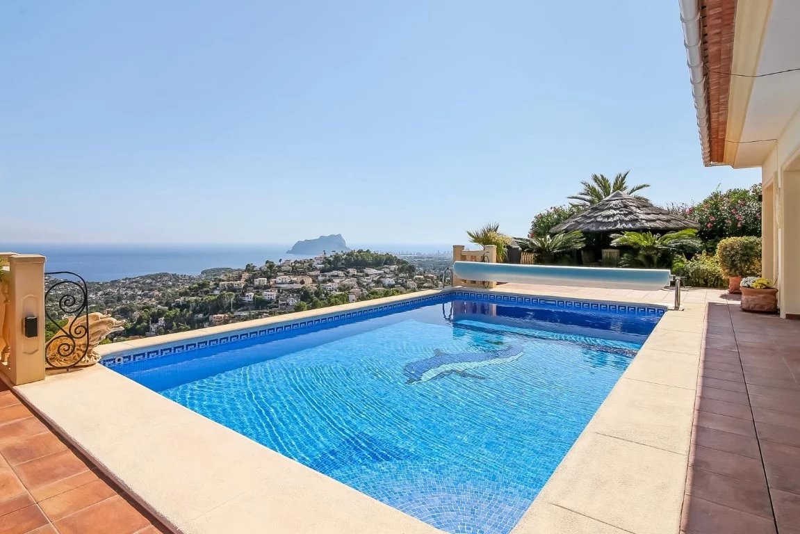 Hermosa villa española con vistas panorámicas al mar