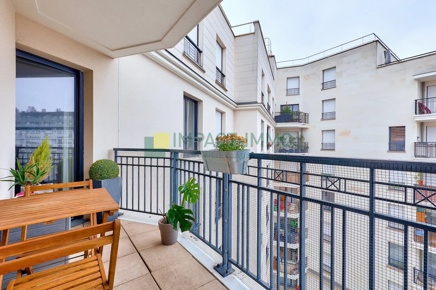 EXCLUSIVITÉ - Appartement 3 pièces étage élevé avec terrasse - FRANCO SUISSE