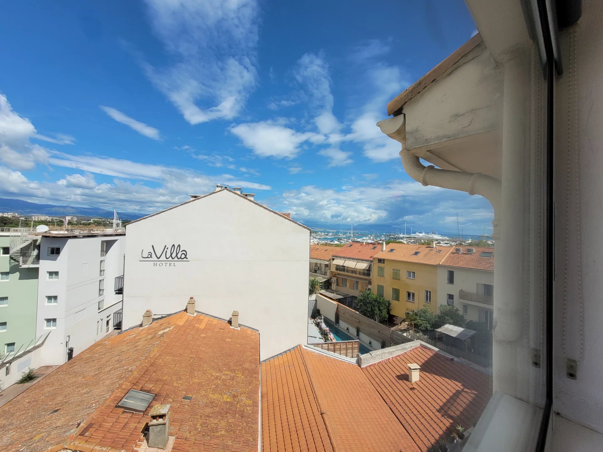 Old town Antibes 2 bed 45m2 Port top-Floor stunning views