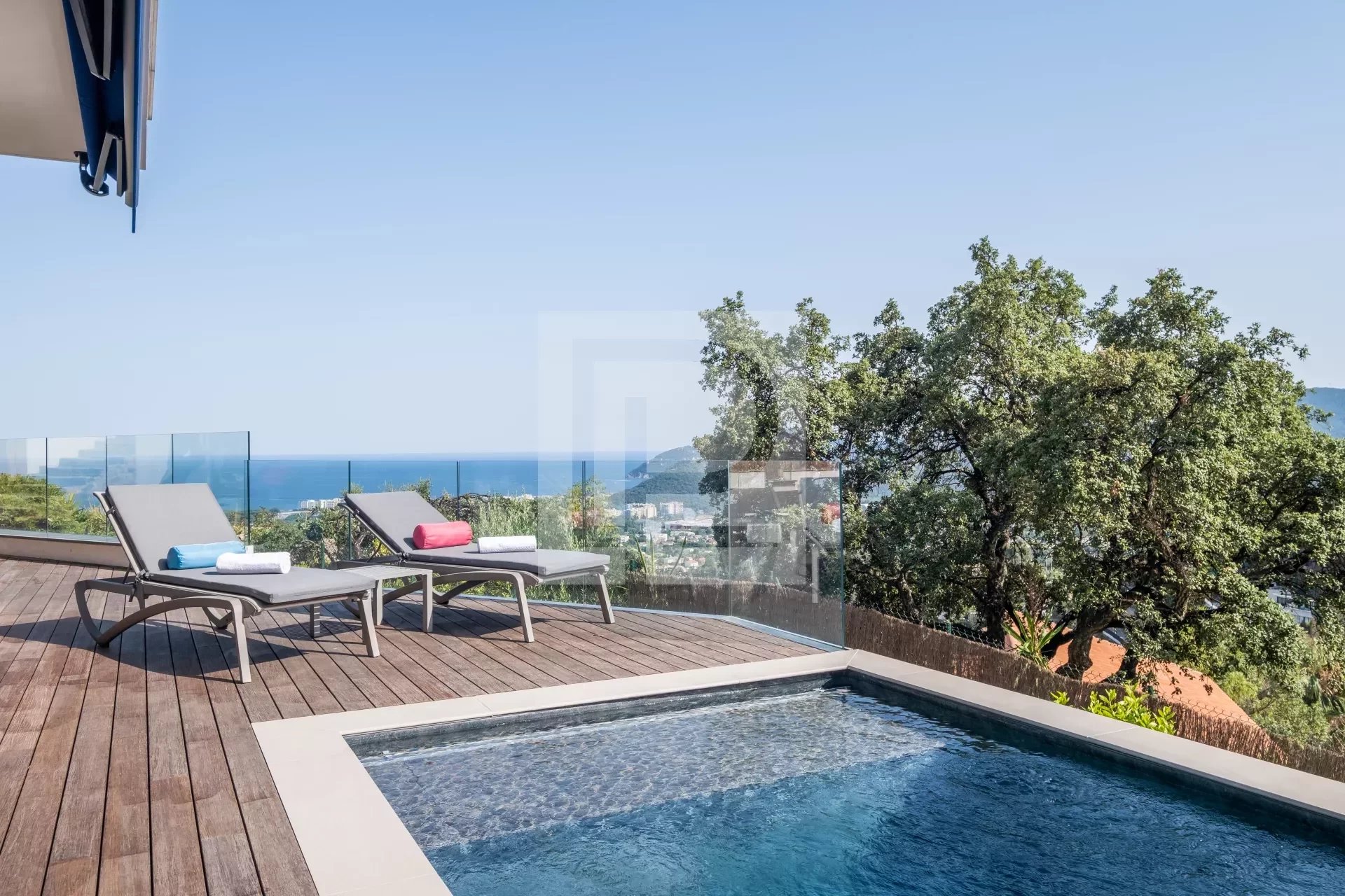 Ultra contemporary new villa with sea view