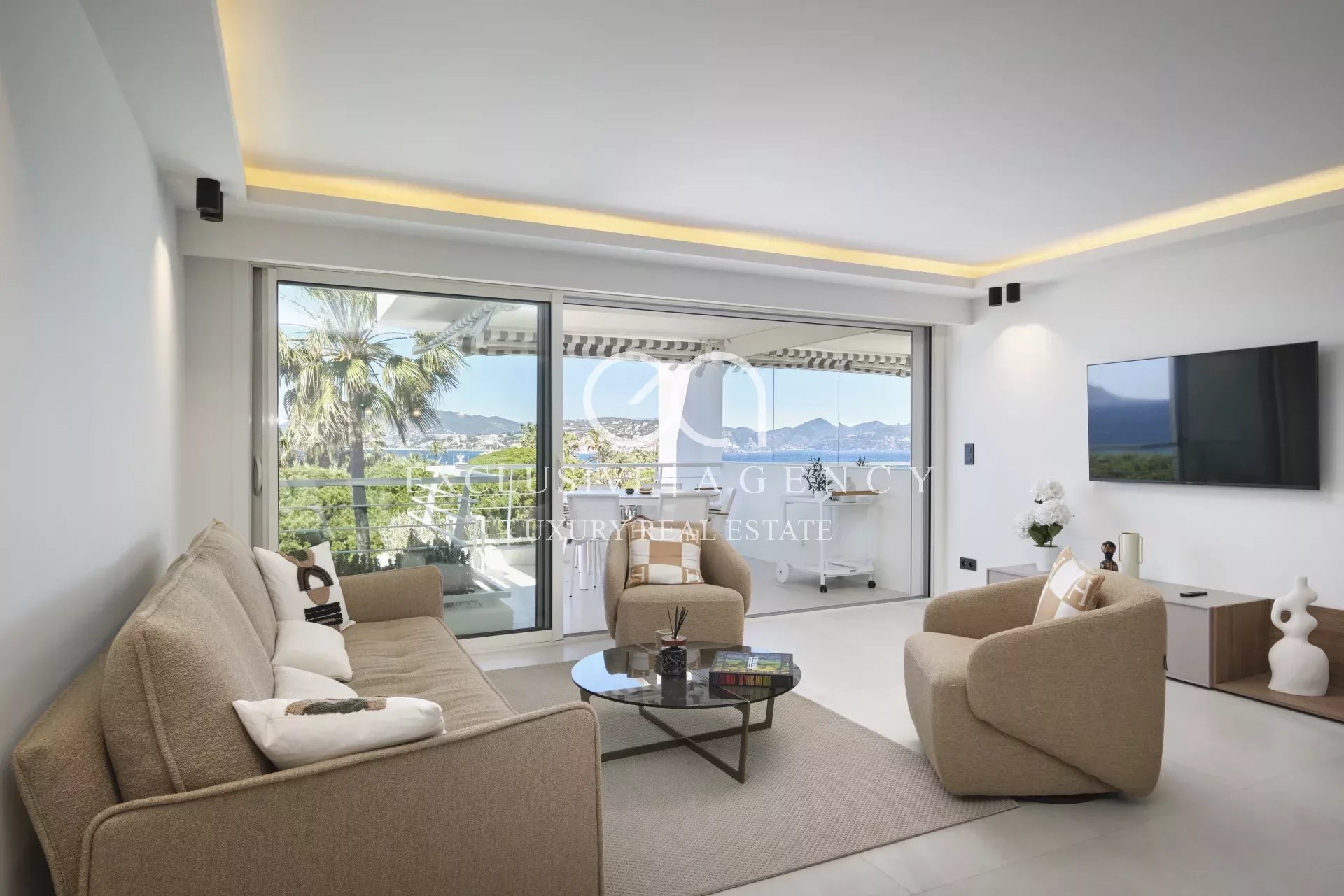 Cannes Croisette Wohnung 108m2 Panorama-Meerblick renoviert