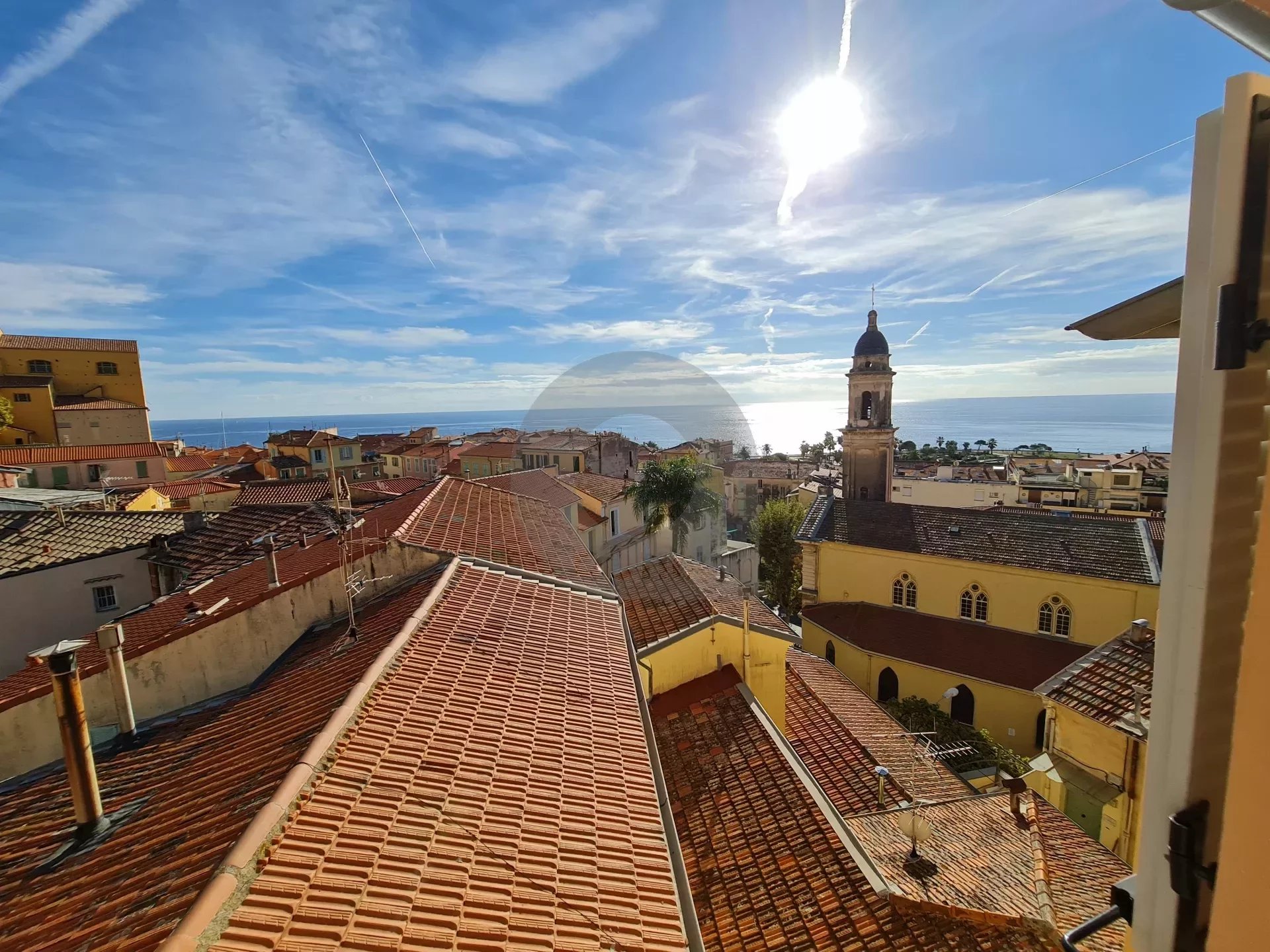 A LOUER 2P DANS LE VIEUX MENTON - VUE MER