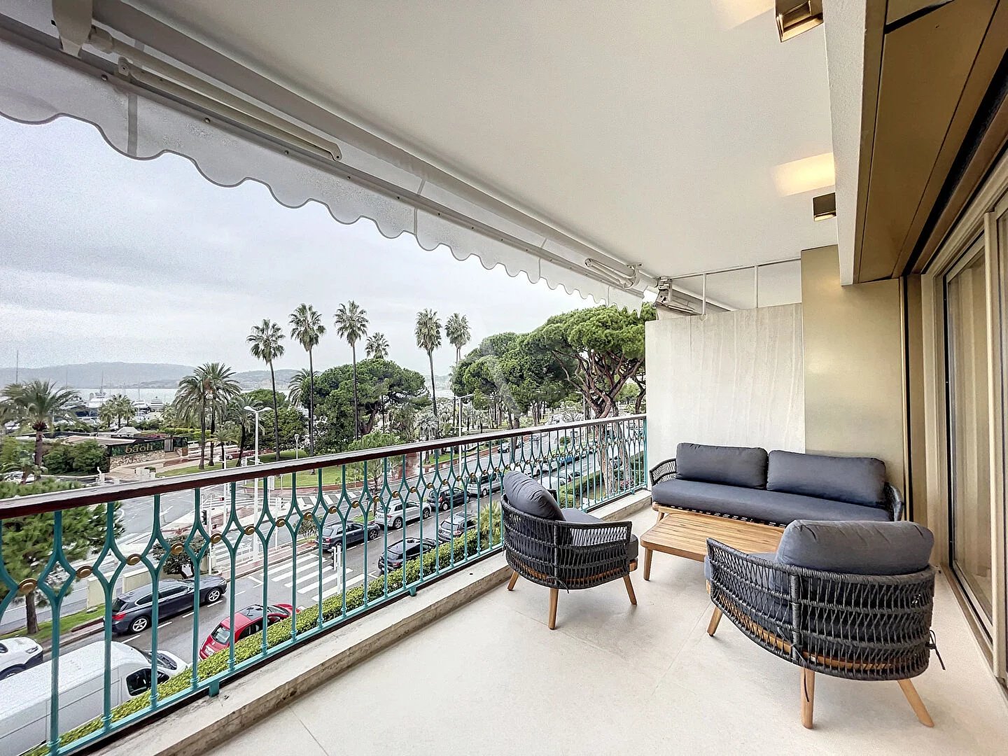 7917248-Cannes Croisette - Appartement rénové 4 pièces 106 m² - Vue mer