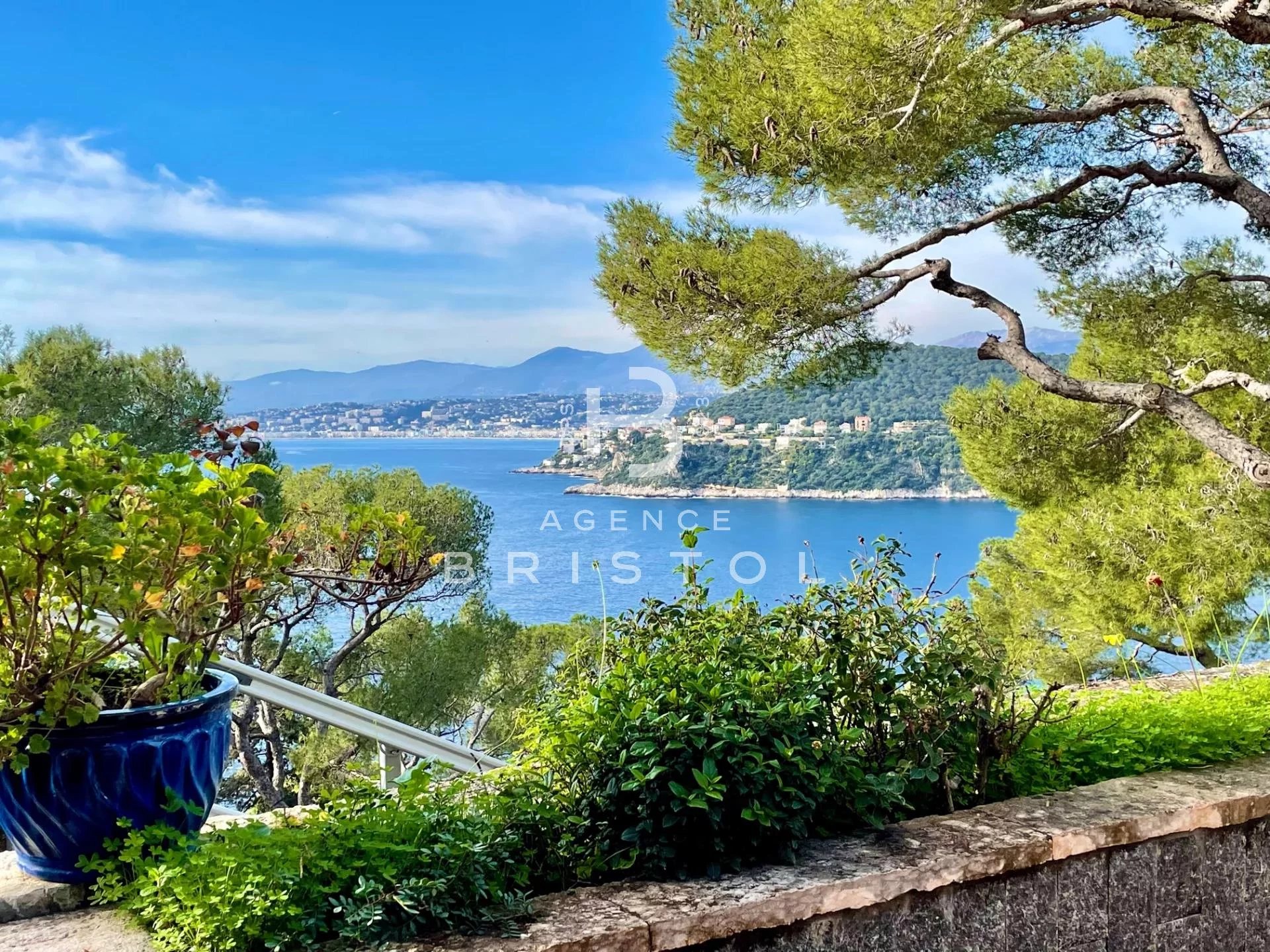 Saint-Jean-Cap-Ferrat Property - Sea View - Agence Bristol - Selling and Buying