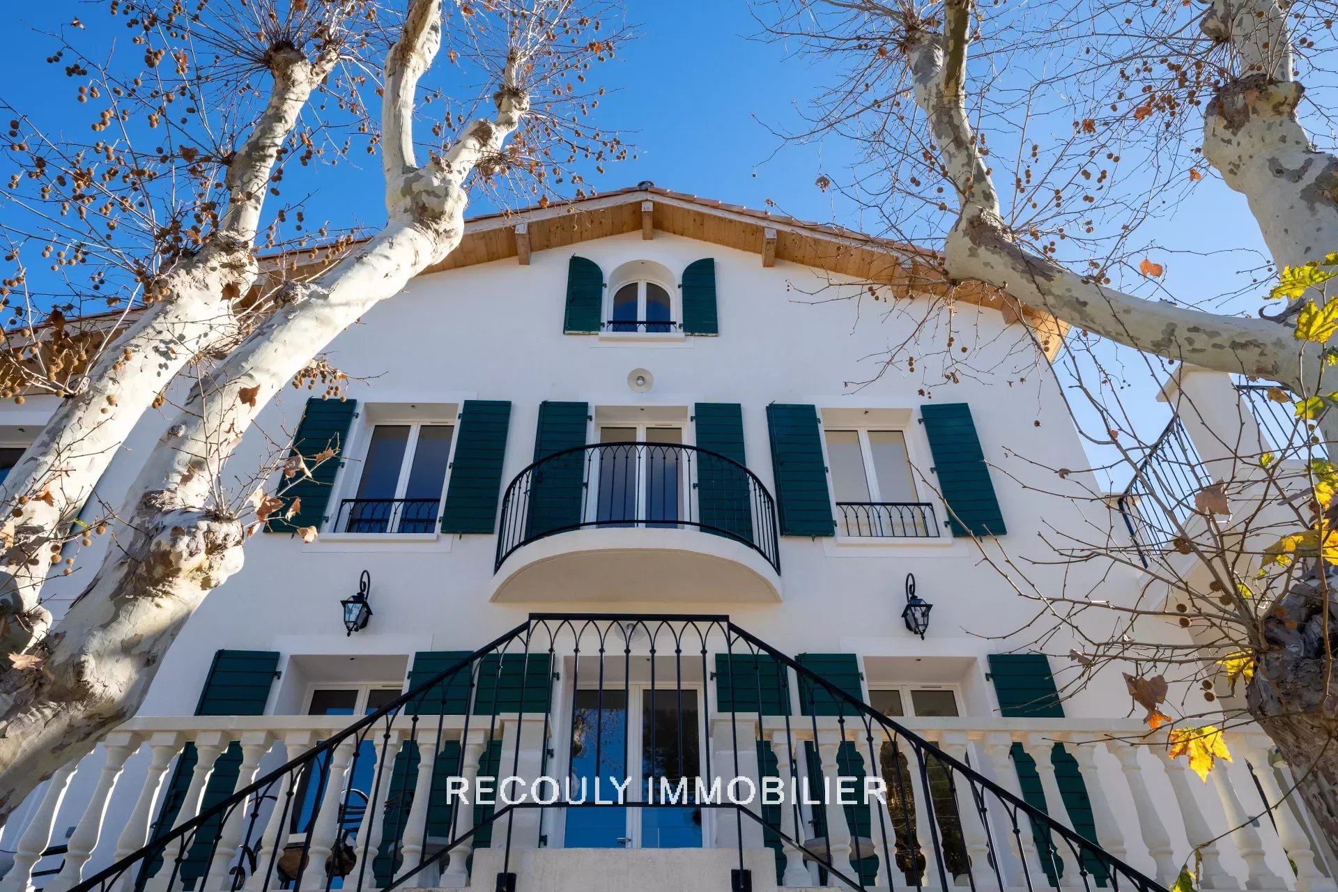 MAISON DE CHARME AVEC PISCINE ET VUE MER ROUCAS BLANC 13007