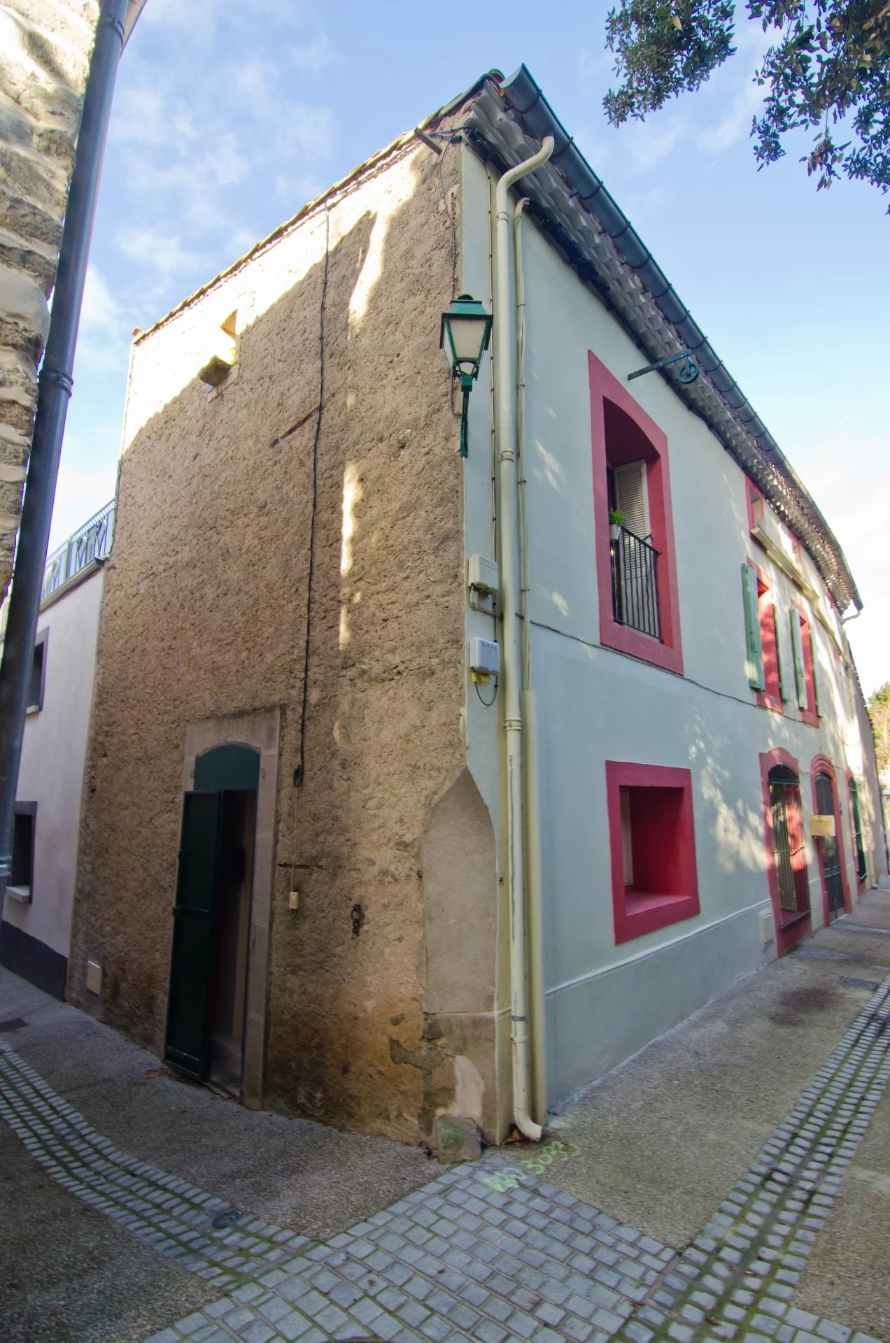 Maison de village - 10 min est de Carcassonne 2 etages avec mezzanine
