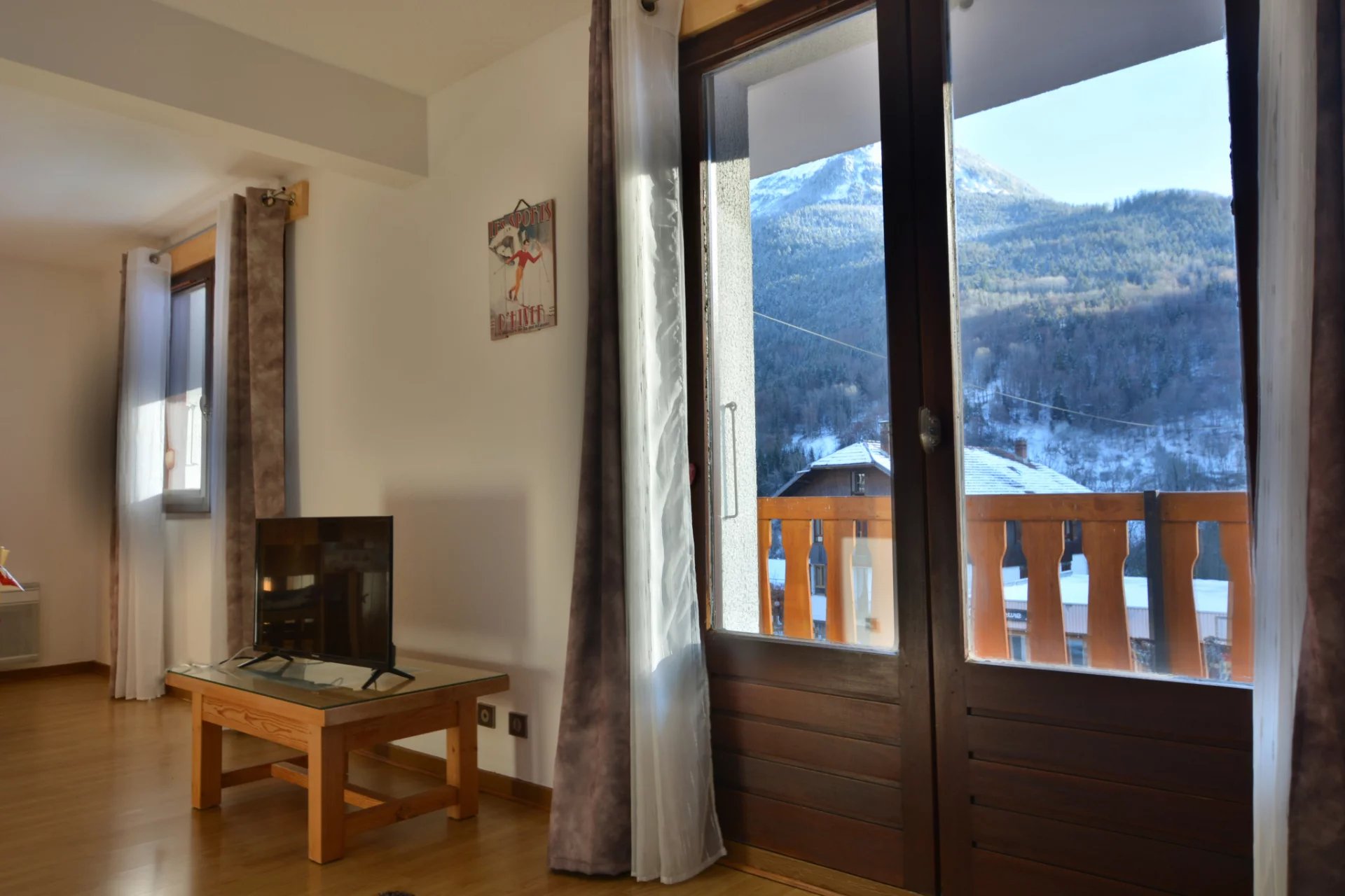 Furnished apartment with mountain view