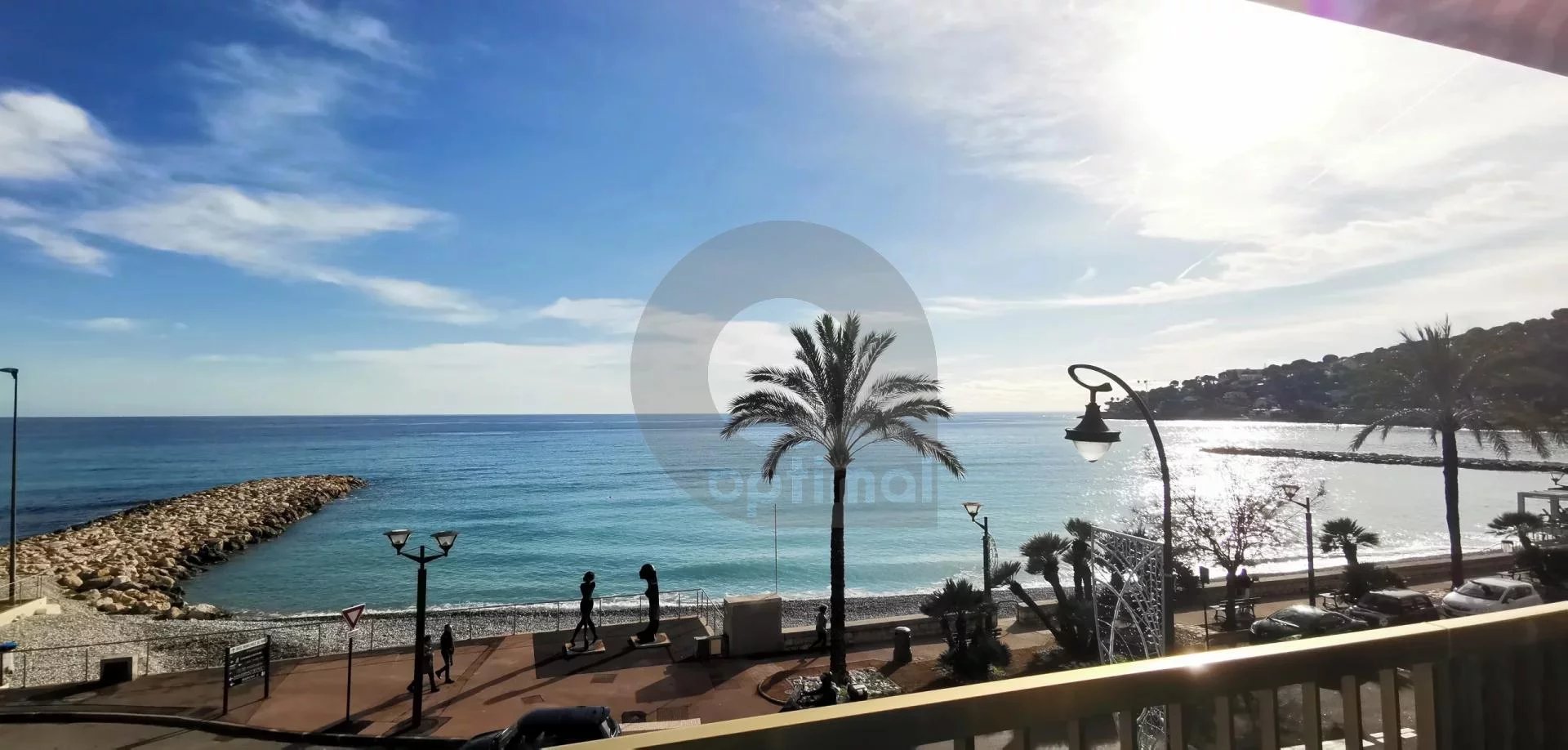 ROQUEBRUNE BEACH DISTRICT: SUPERB FURNISHED STUDIO IN PERFECT CONDITION ON THE SEAFRONT