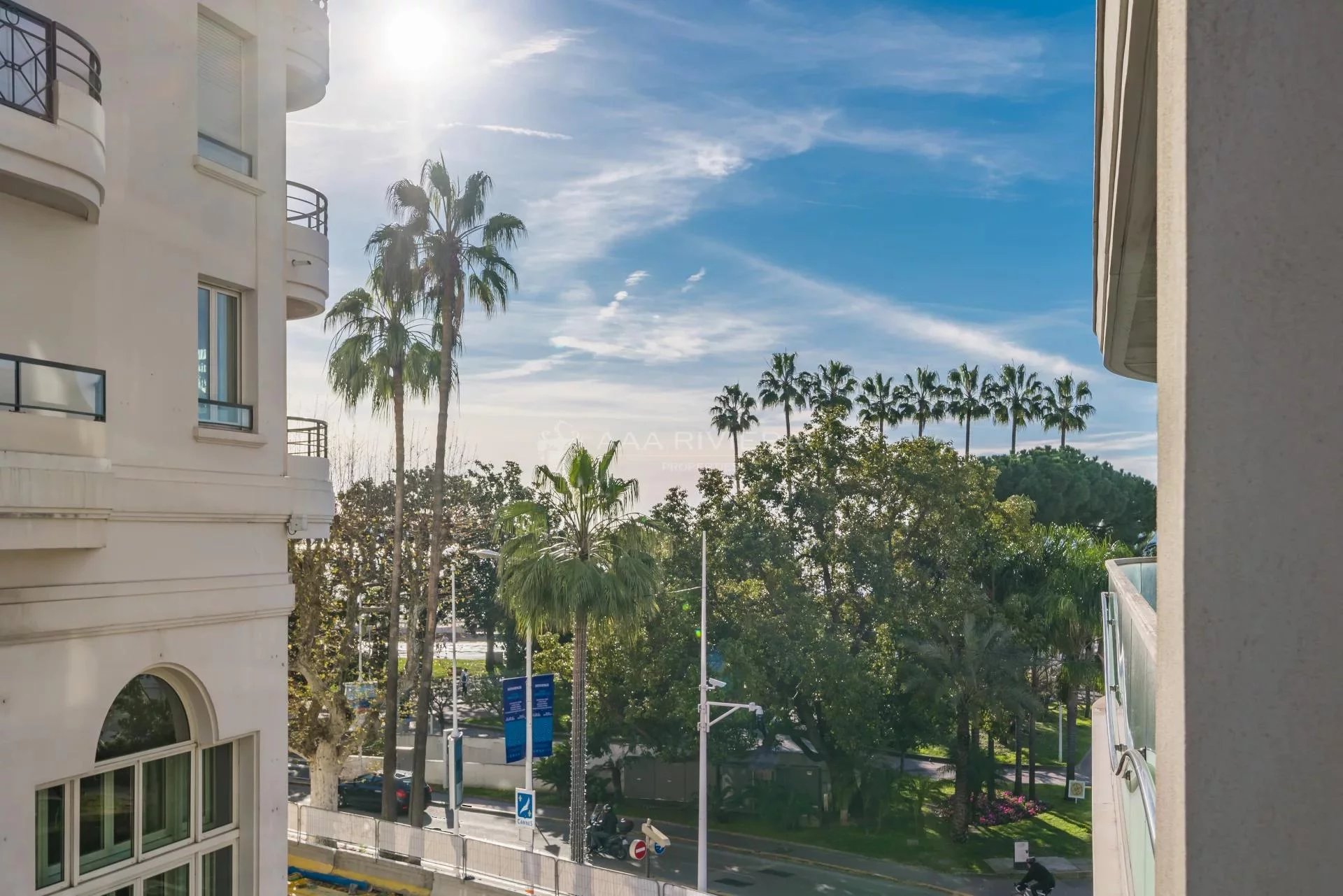 CANNES - Exceptional location meters from the Festival Palace