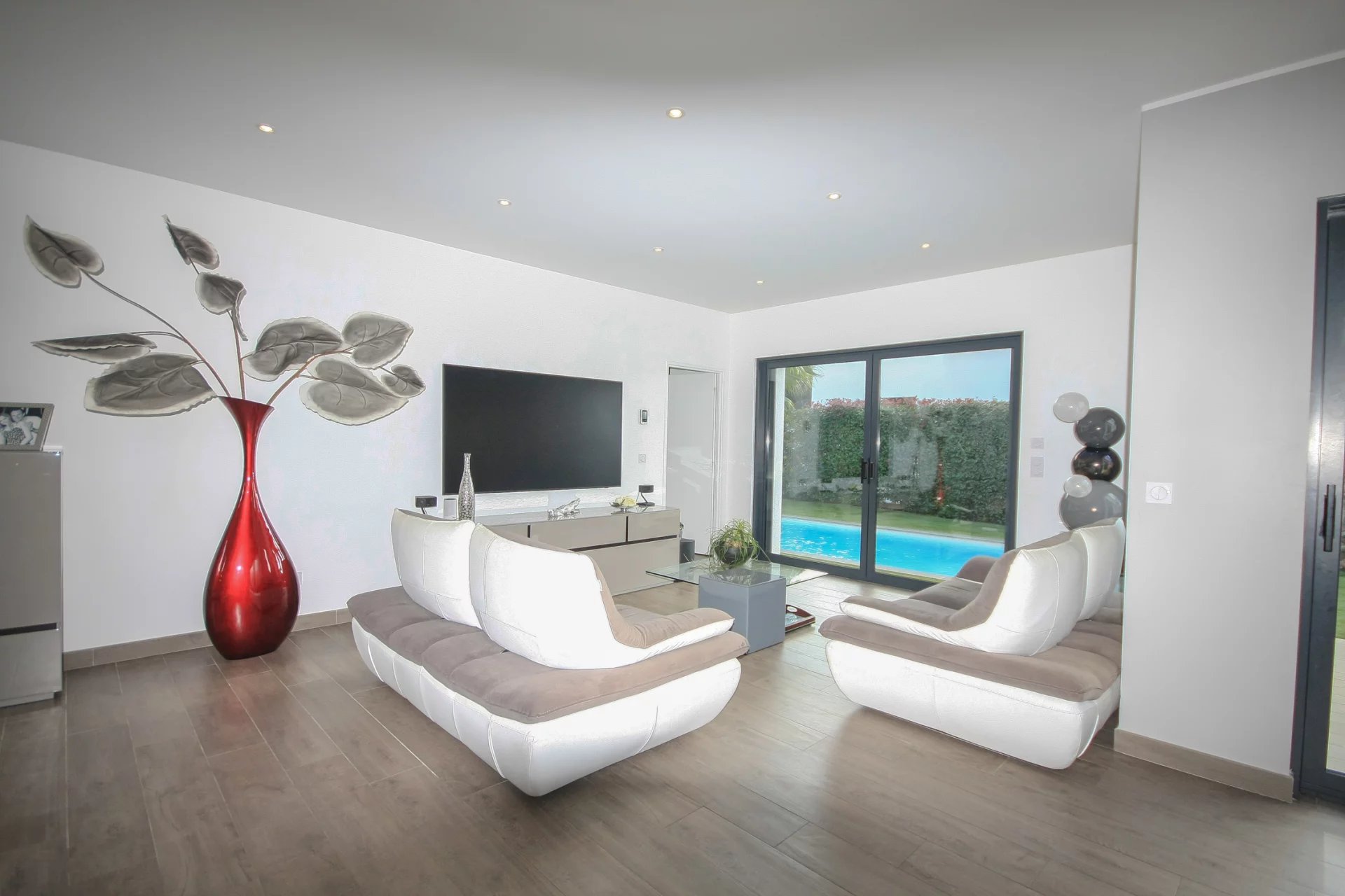 CONTEMPORARY VILLA WITH POOL AT SAINT RAPHAEL 10 mn driving FROM THE SEA
