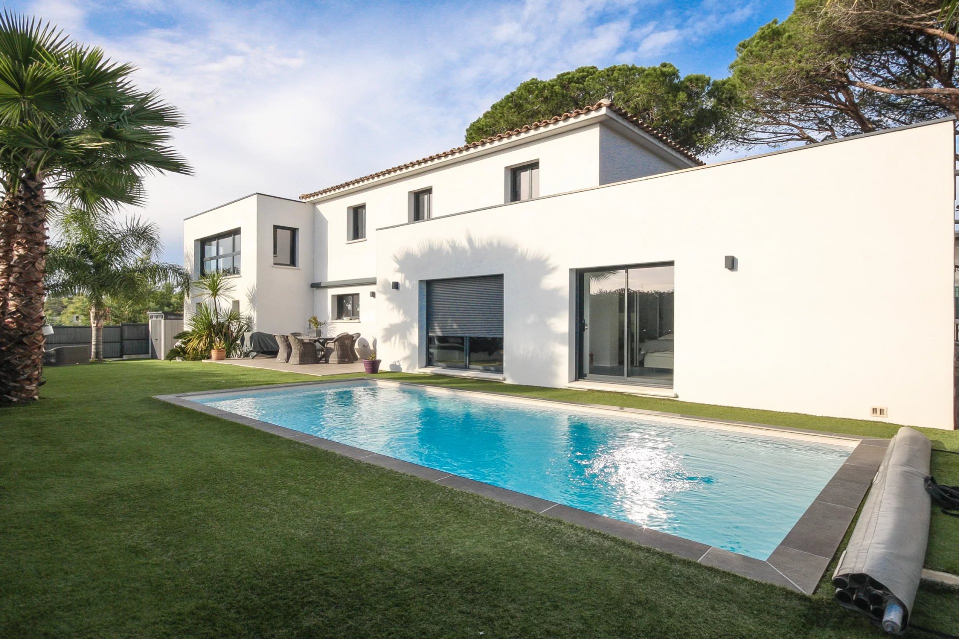 CONTEMPORARY VILLA WITH POOL AT SAINT RAPHAEL 10 mn driving FROM THE SEA