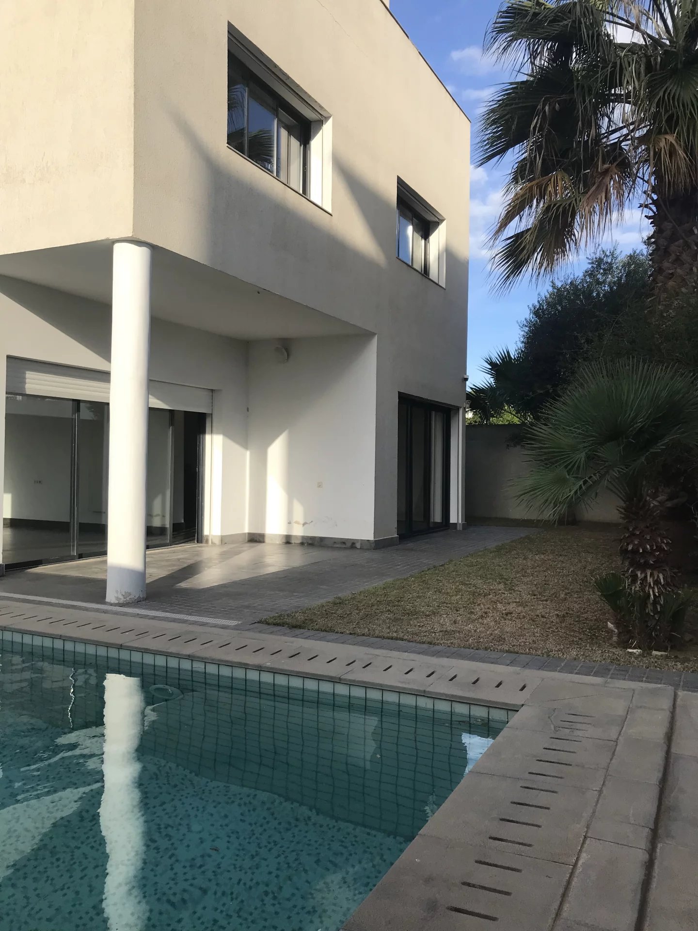 Villa moderne à louer à Carthage