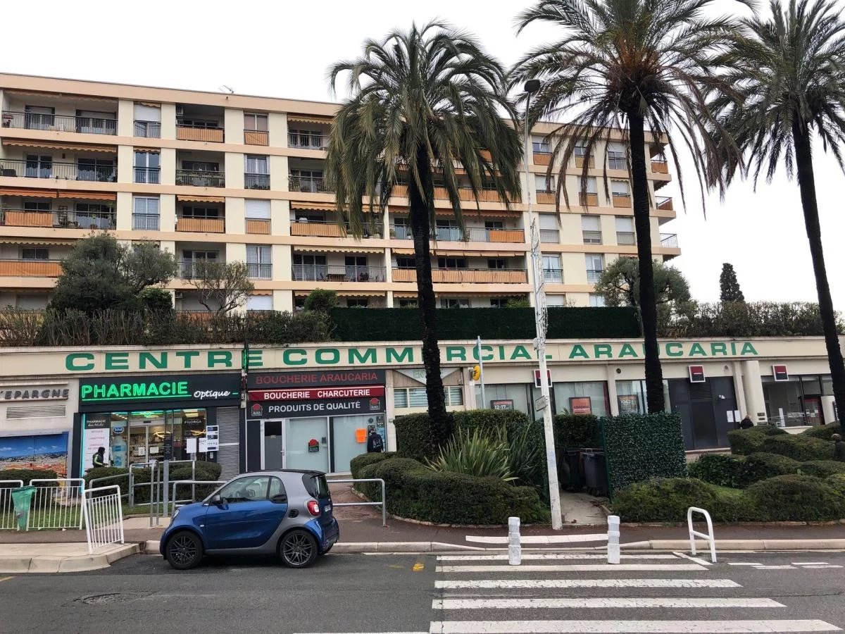 LOCATION - LOCAL COMMERCIAL- 25-47m² - NICE