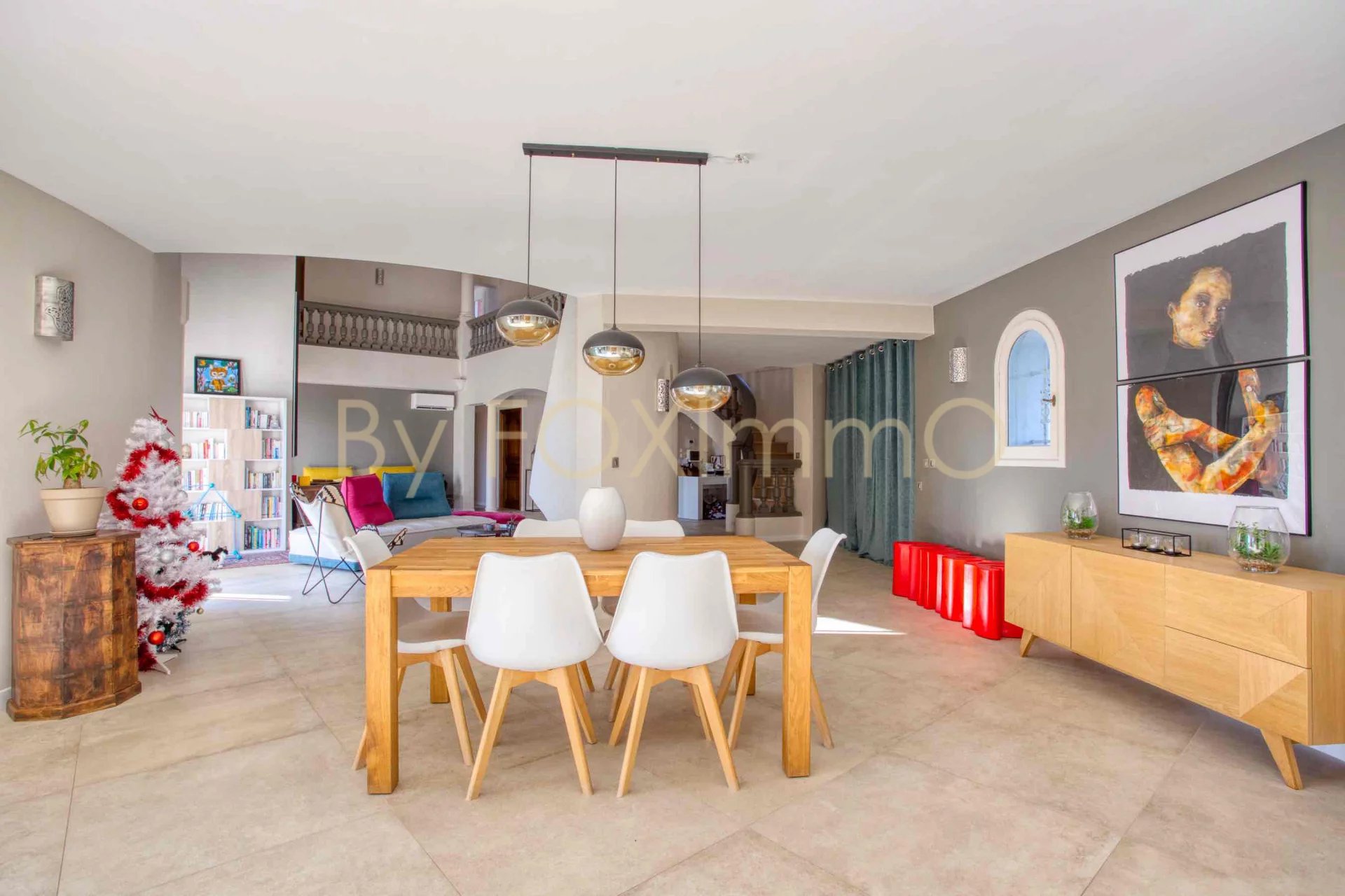 Magnificent renovated contemporary villa, Sea view & Cap d'Antibes, 5/6 bedrooms, Pool, Garage, Quiet