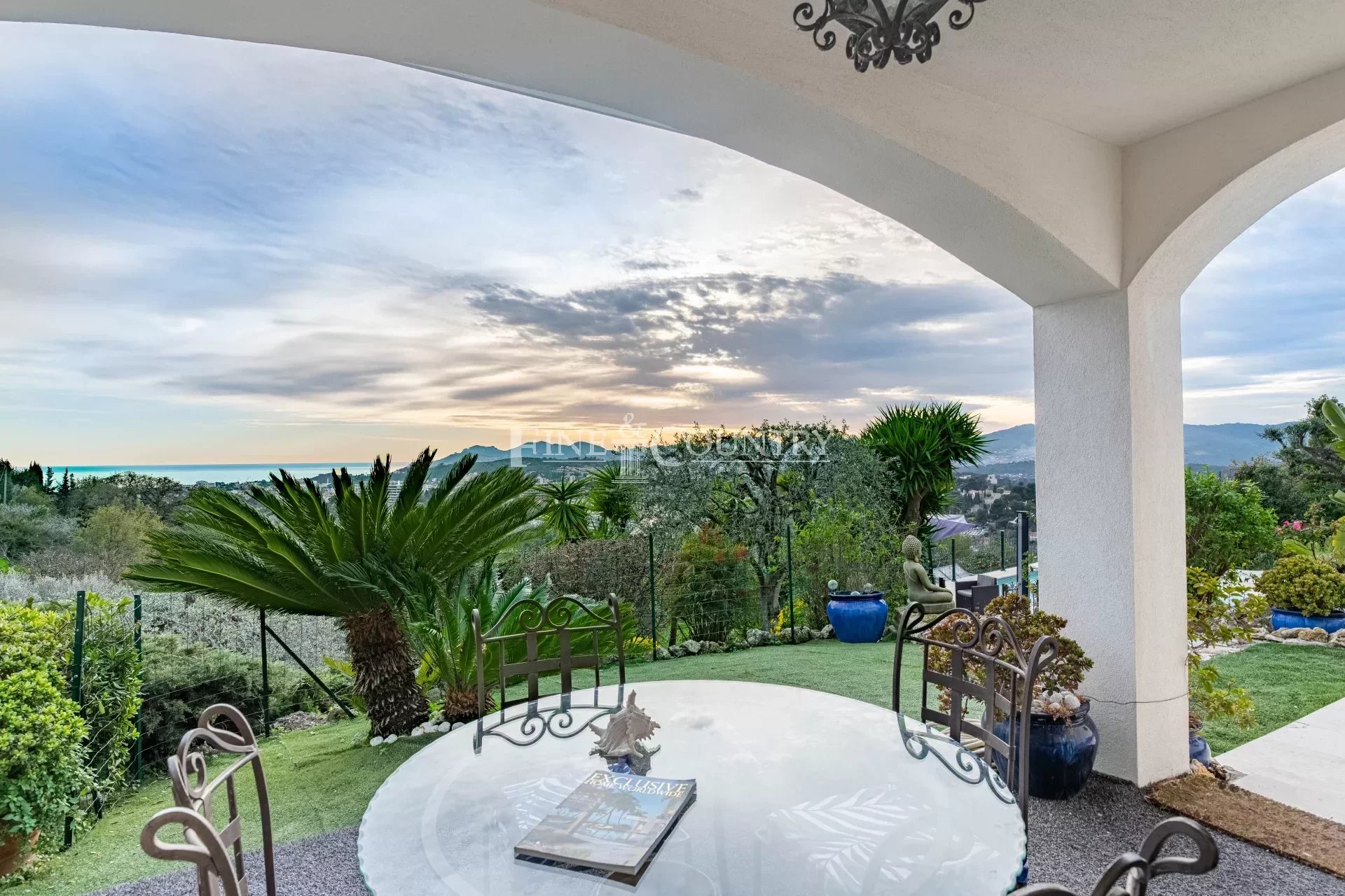 Villa for sale in Mougins with sea view