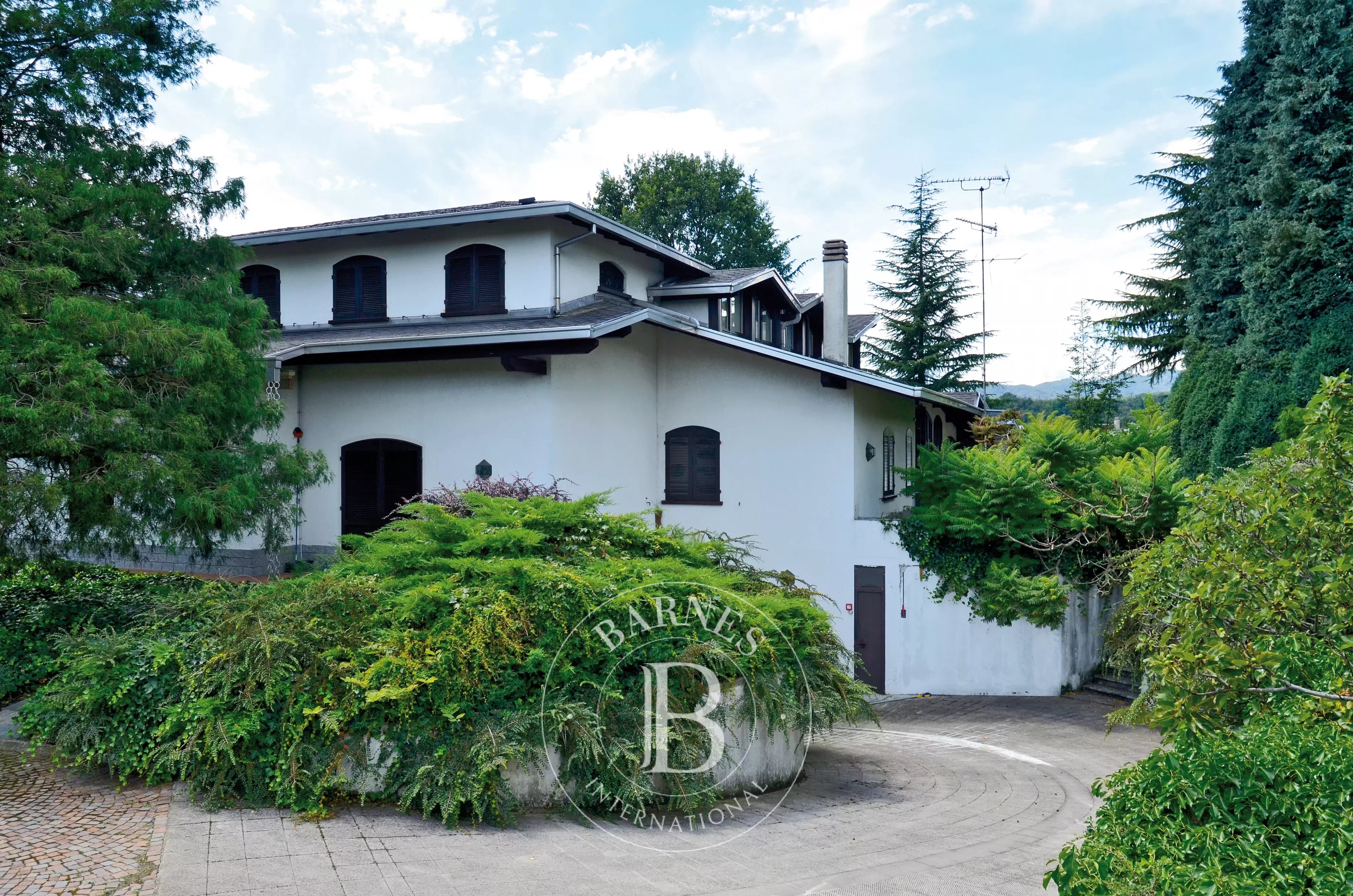 Prestigious villa with indoor pool, stable and park. Borgomanero. Area Lakes: Maggiore and d'Orta - picture 3 title=