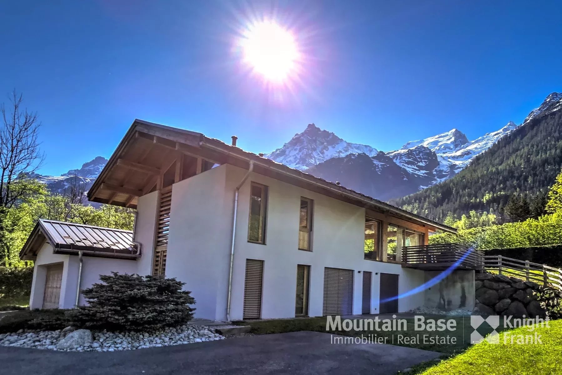 A 4-bedroom bright and modern chalet situated between Taconnaz and Les Houches Accommodation in Chamonix