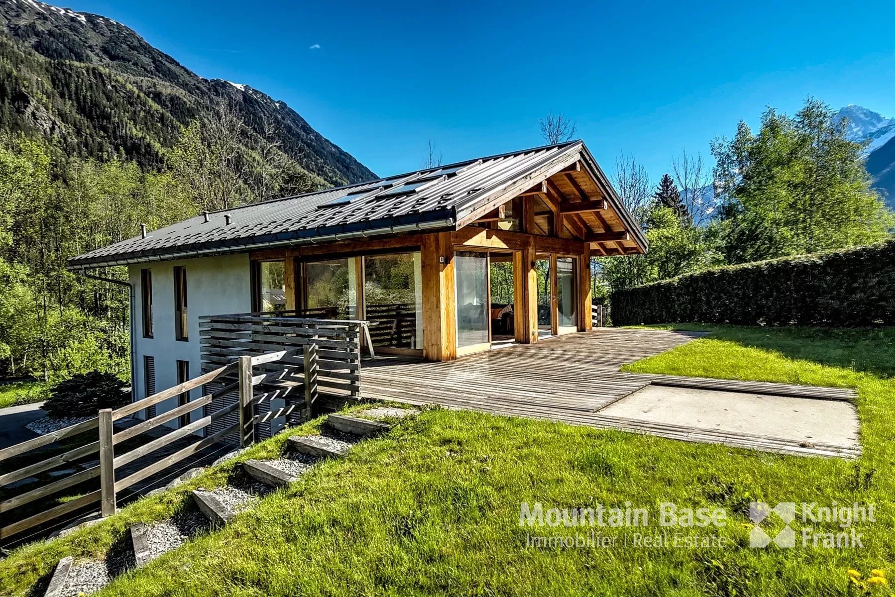 Photo of A 4-bedroom bright and modern chalet situated between Taconnaz and Les Houches