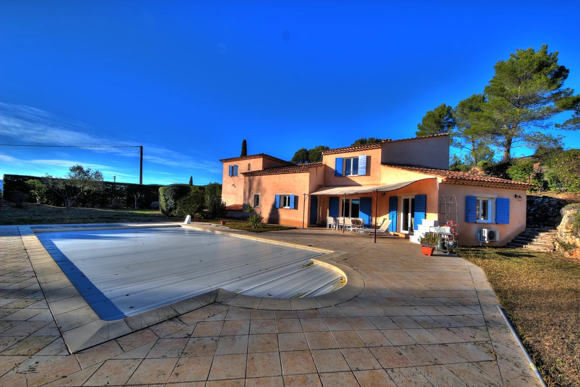Salernes, suberb house with pool near the village!