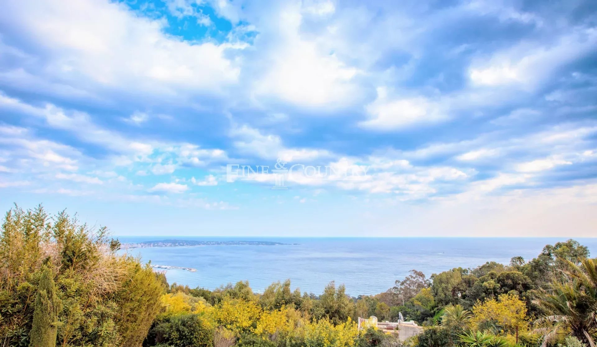 Villa for sale in Cannes panoramic sea view