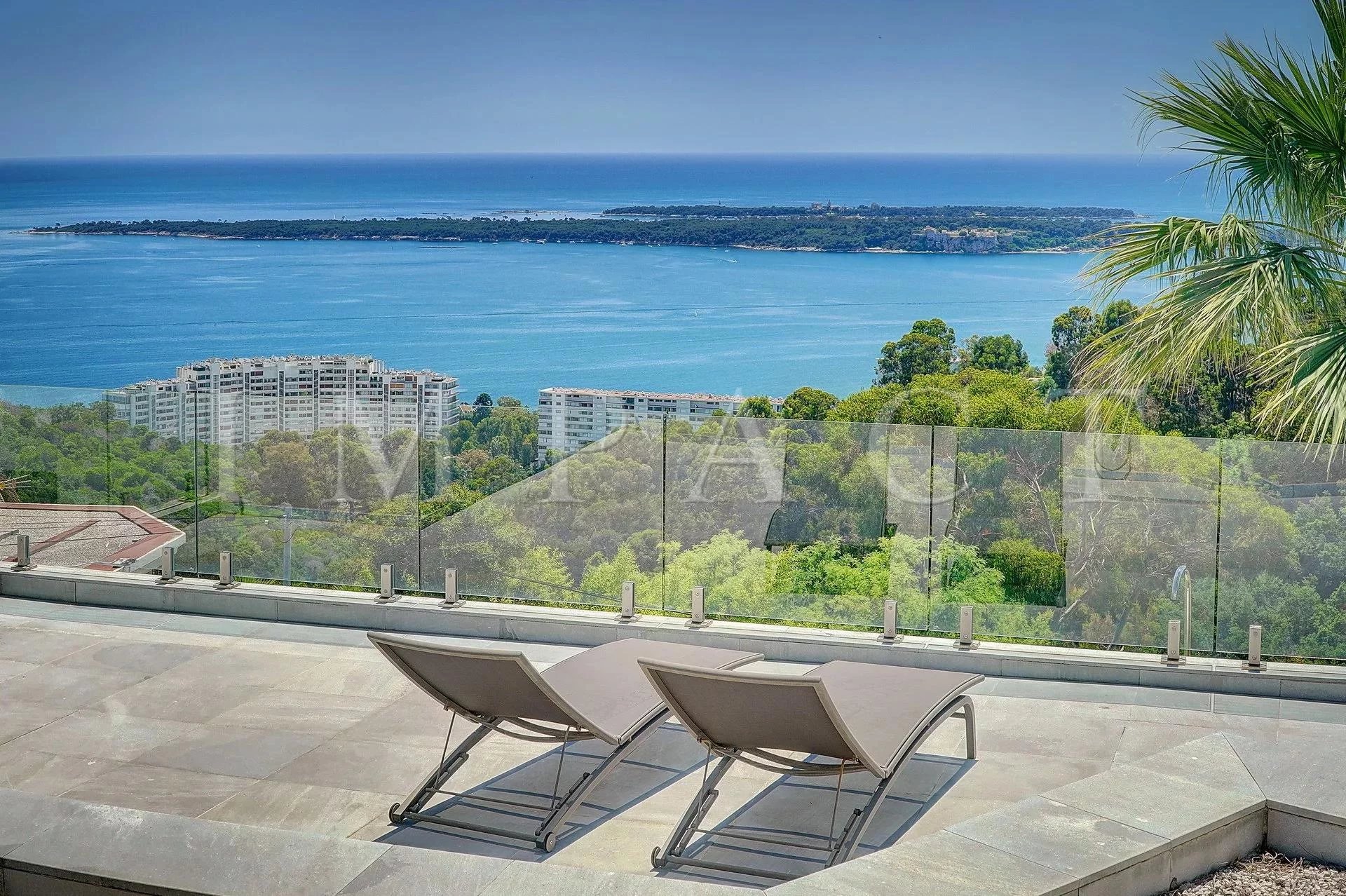 CANNES HILLS - MODERN VILLA WITH SEA VIEW TO RENT