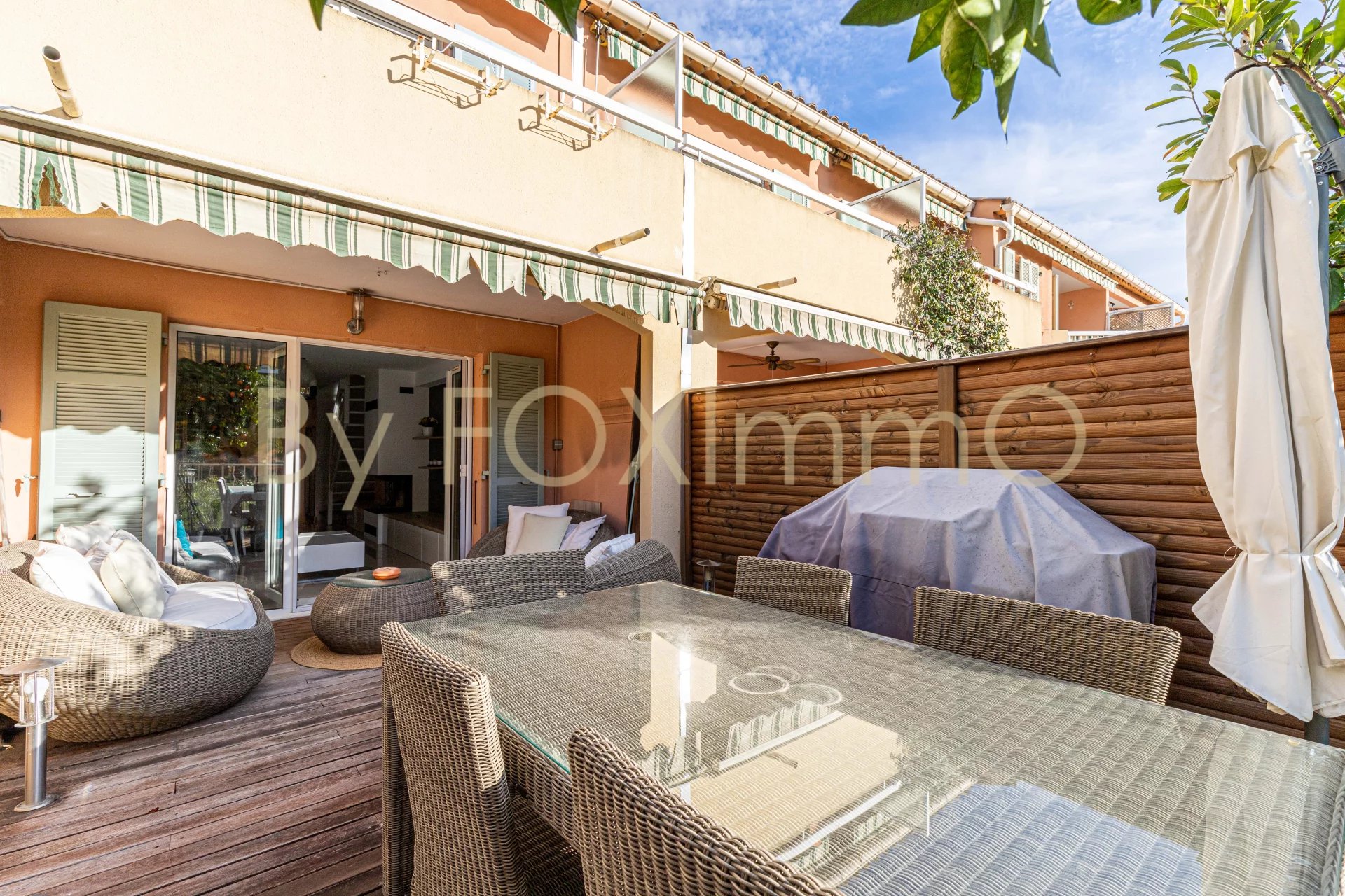 For sale on the French Riviera, magnificent 3 room duplex apartment with garage and pool