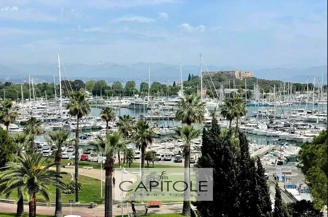 Antibes for sale, VAUBAN, apartment of 102 sqm with terrace, garage, parking.