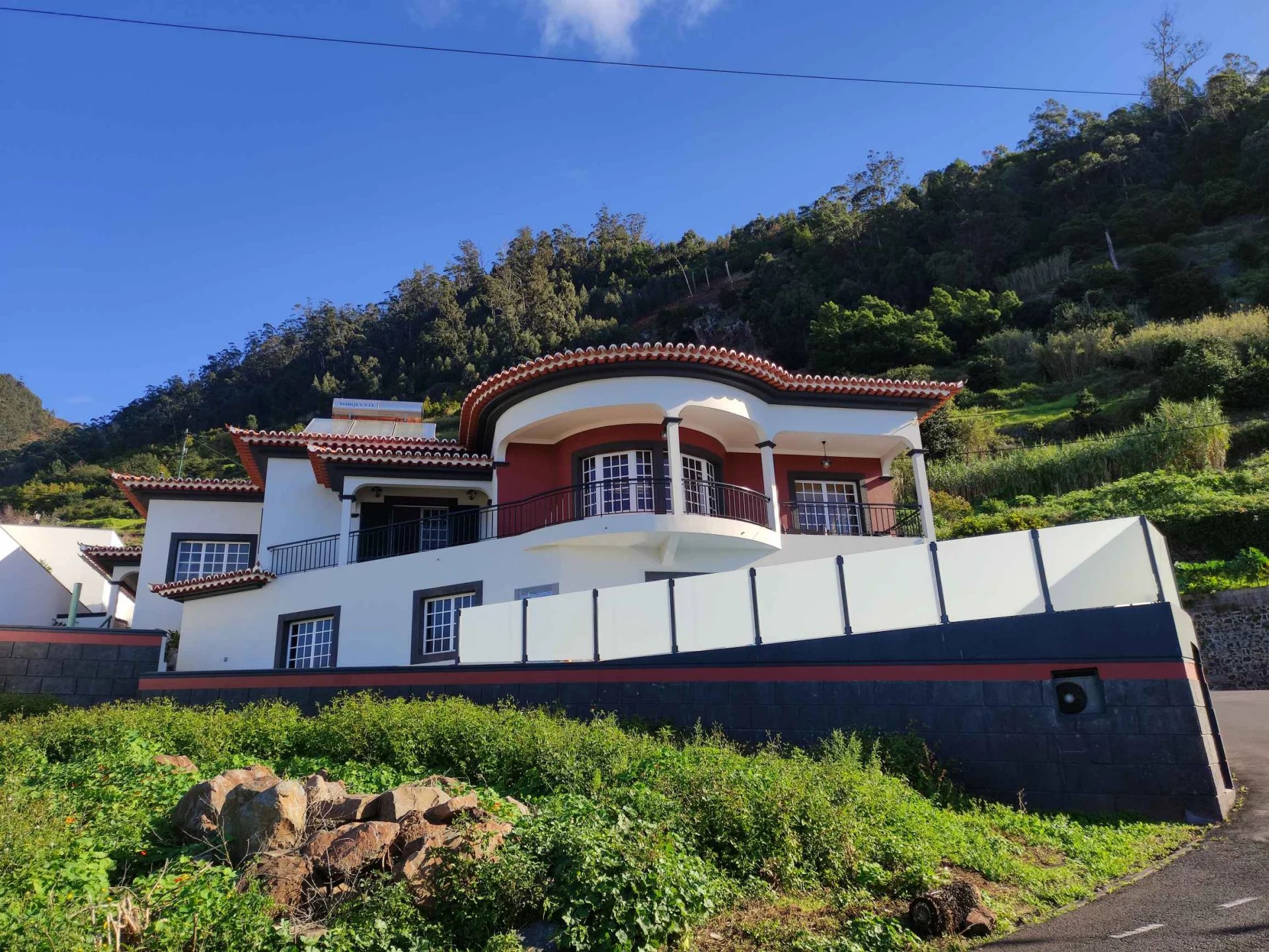 Charmente villa avec piscine et vue panoramique sur l'océan à Arco de Calheta