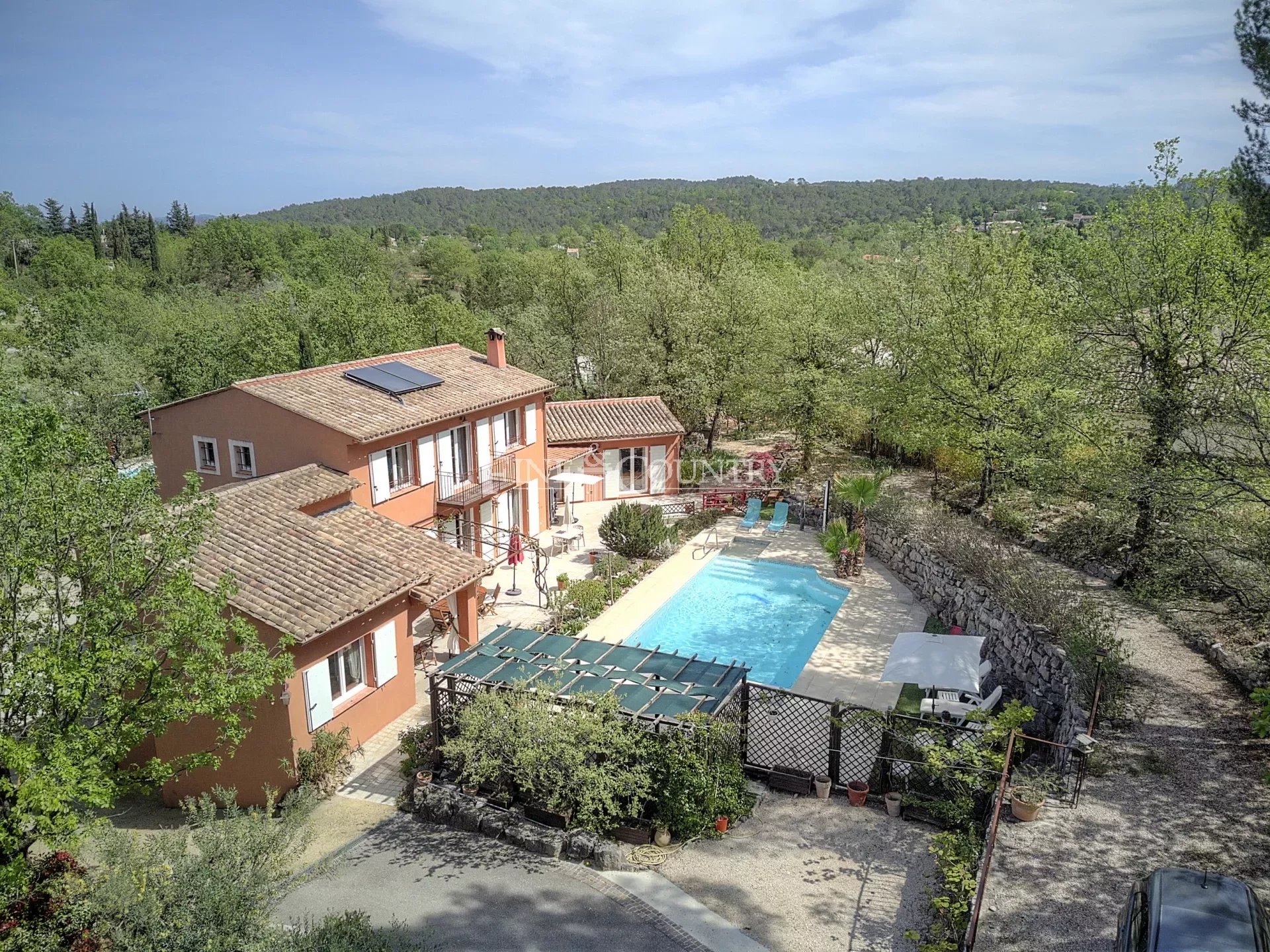 Villa for sale in Fayence with swimming pool.