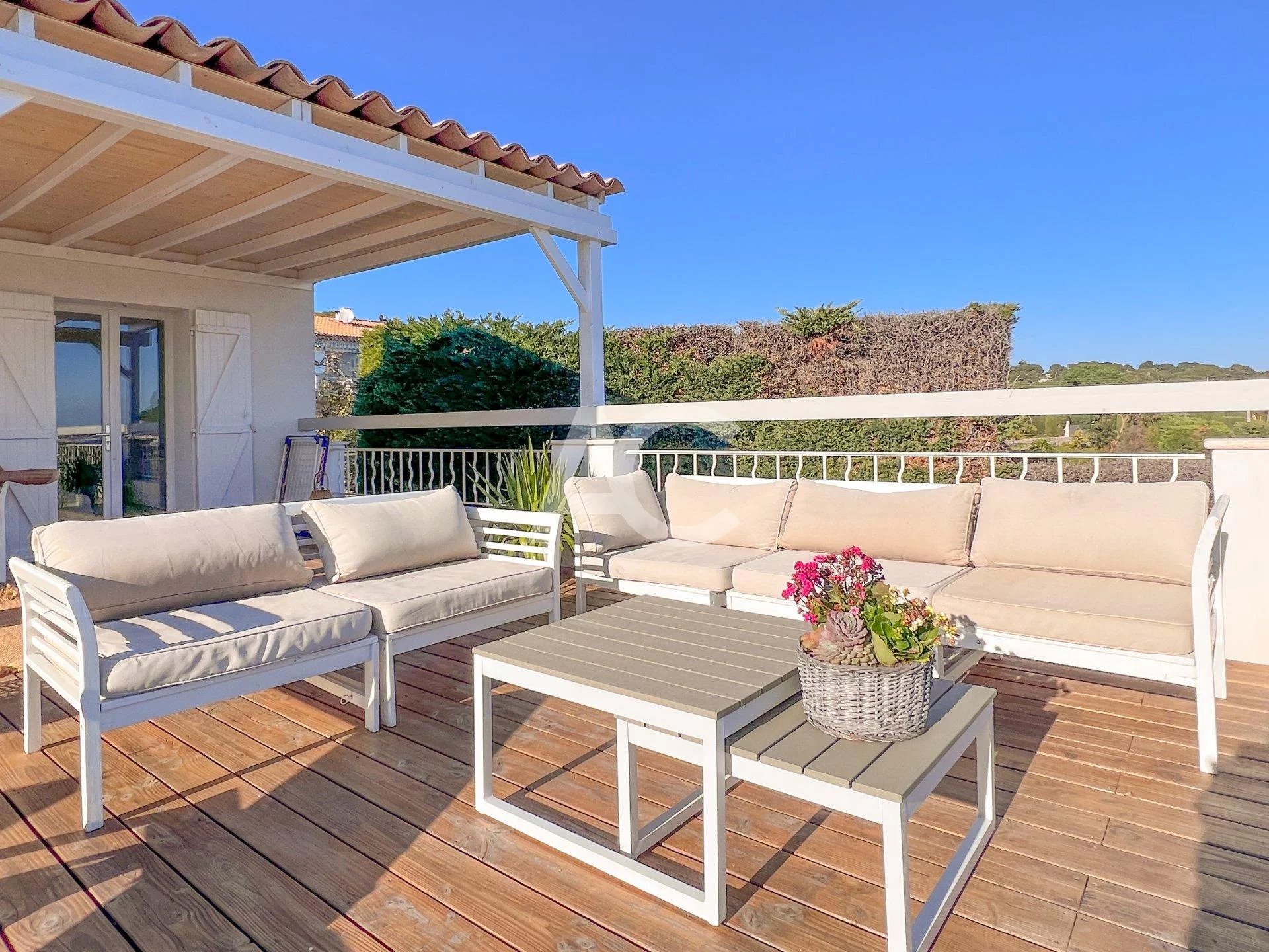 Charming proprty with pool - Golfe Juan